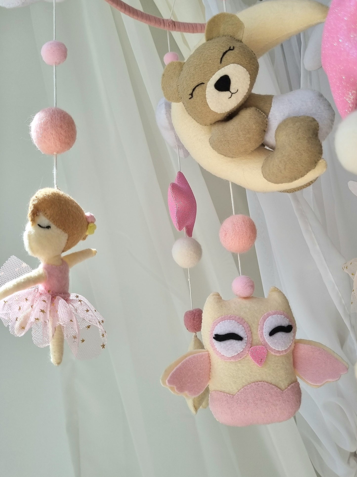 Baby Mobile schlafender Bär rosa