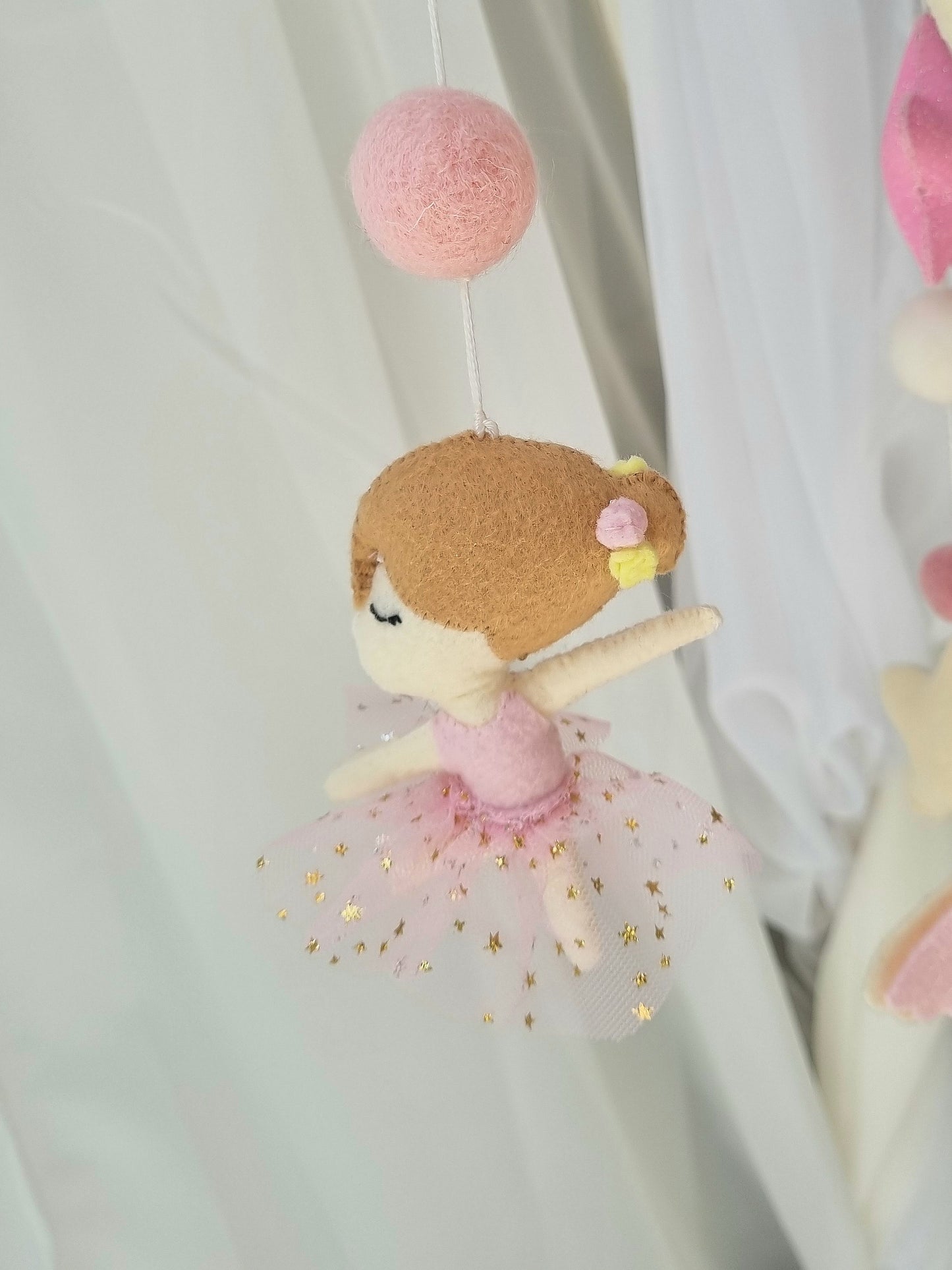 Baby Mobile schlafender Bär rosa
