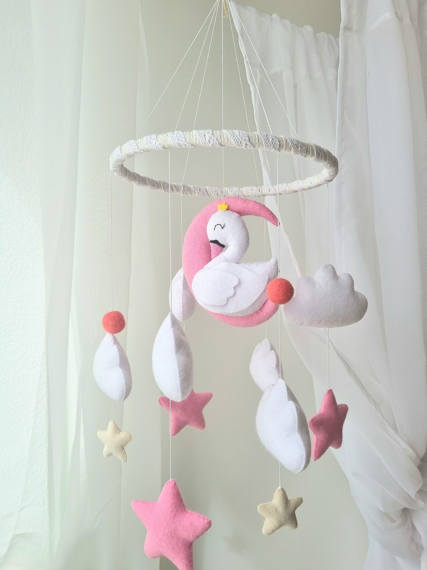 Baby Mobile träumender Schwan rosa/weiss