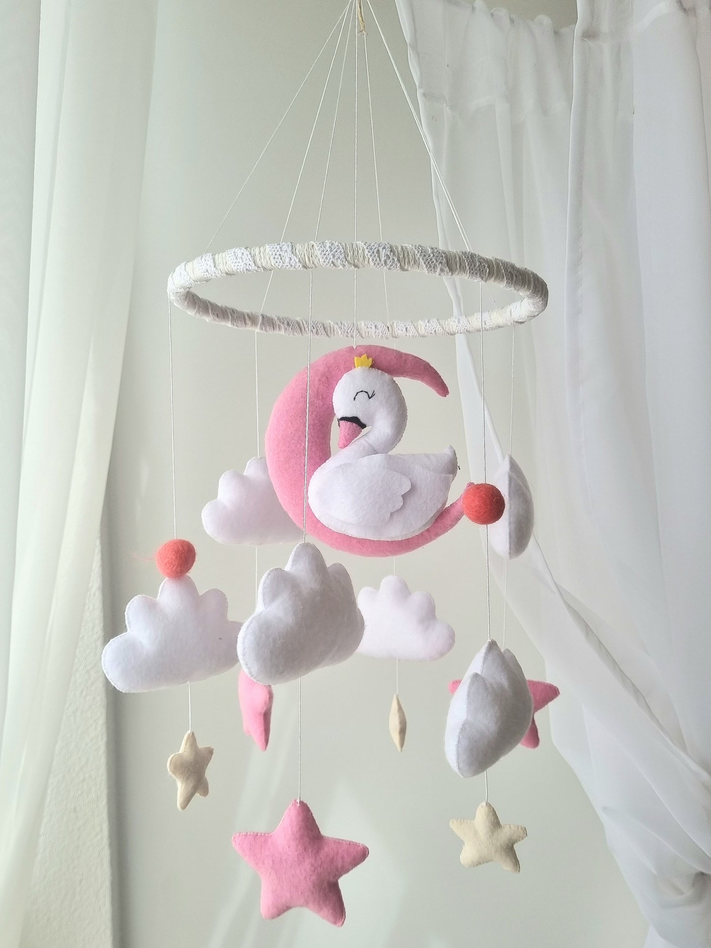 Baby Mobile träumender Schwan rosa/weiss