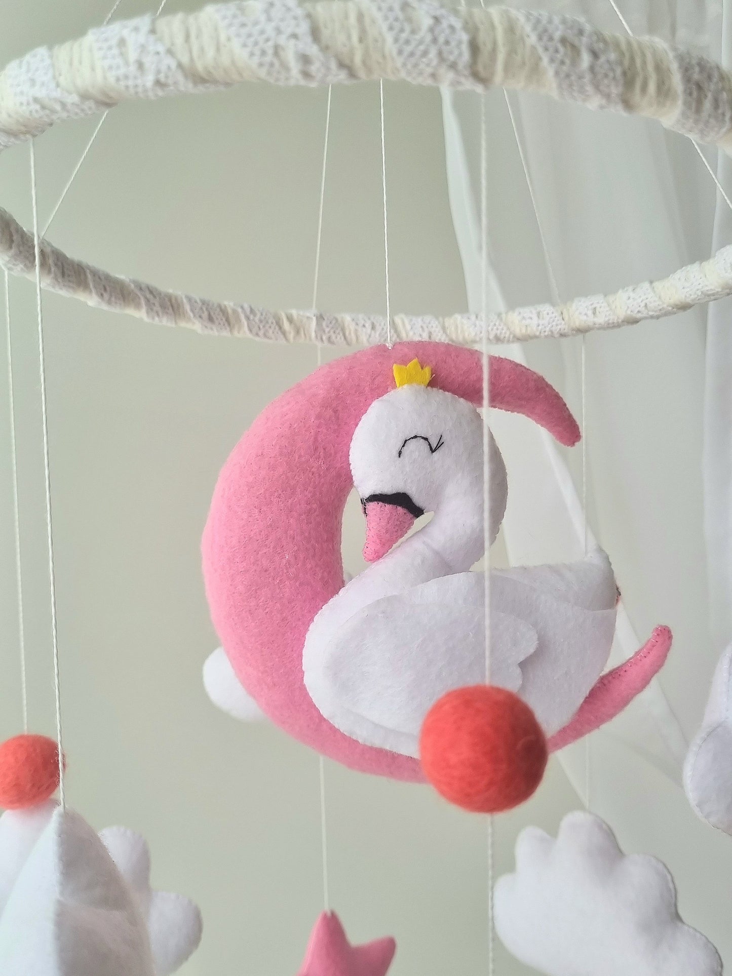Baby Mobile träumender Schwan rosa/weiss
