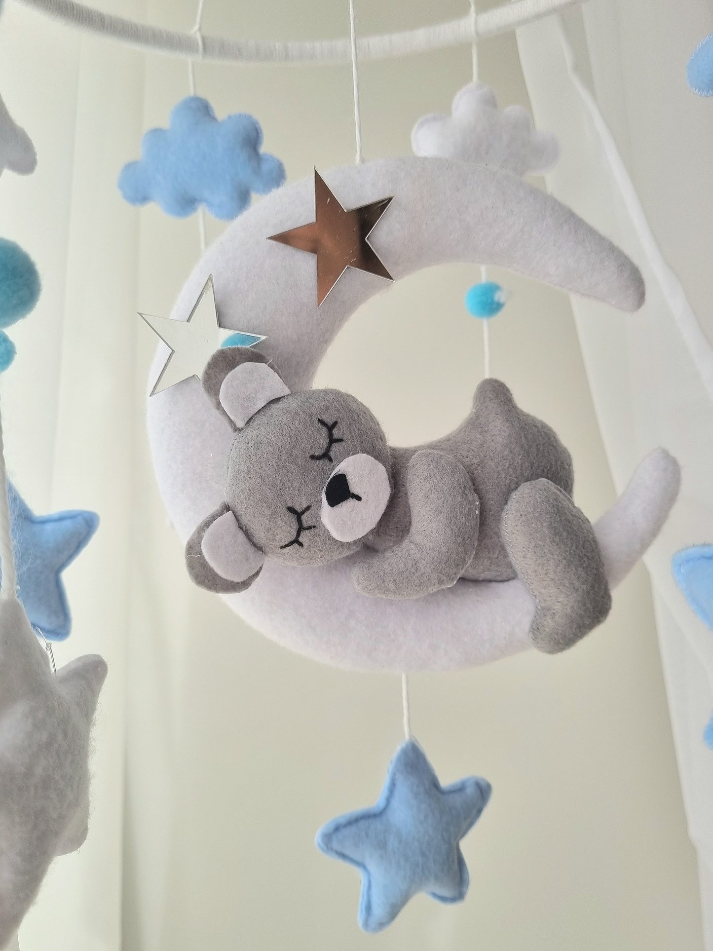 Baby Mobile träumender Bär blau