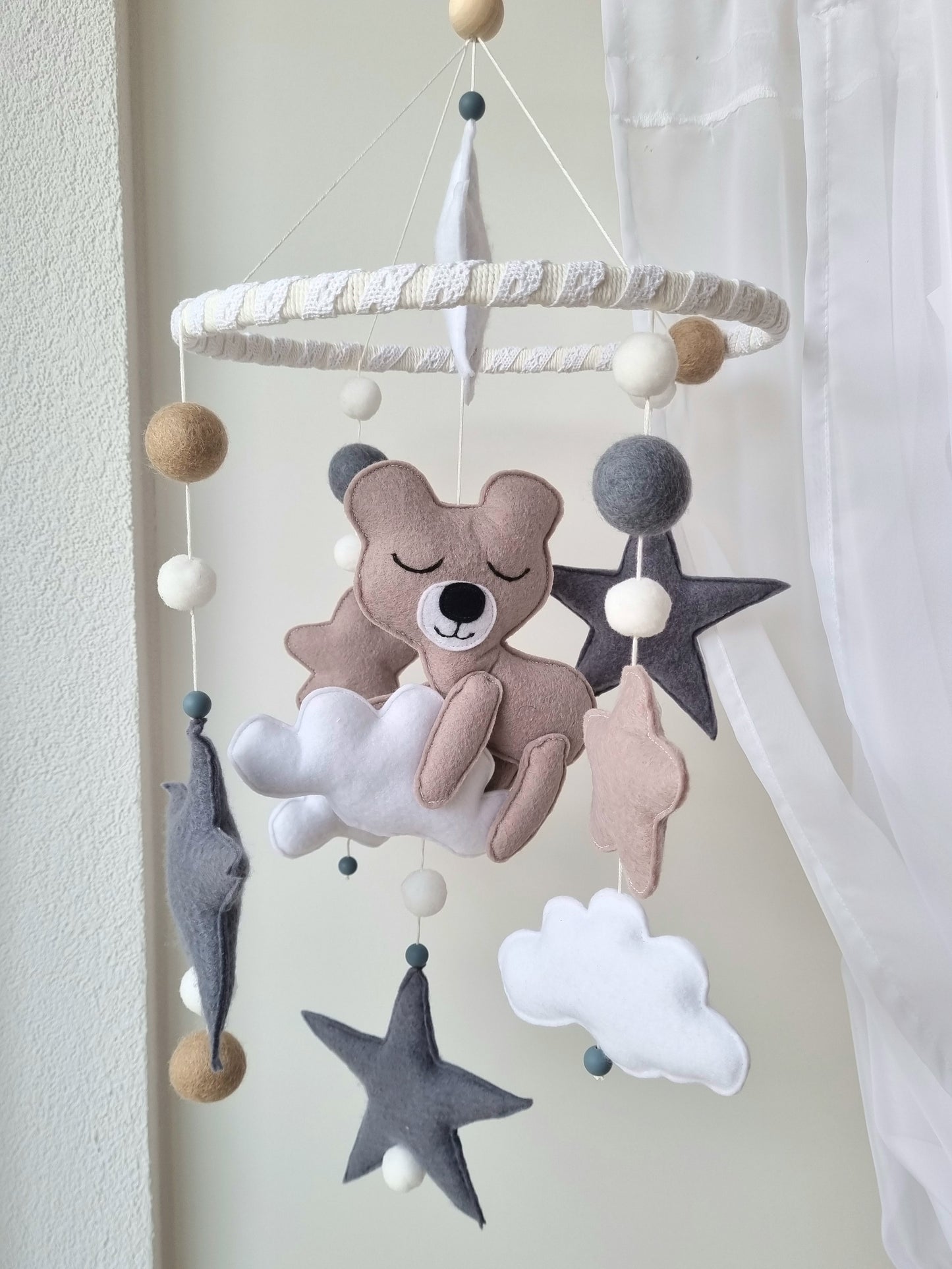 Baby Mobile schlafender Bär beige