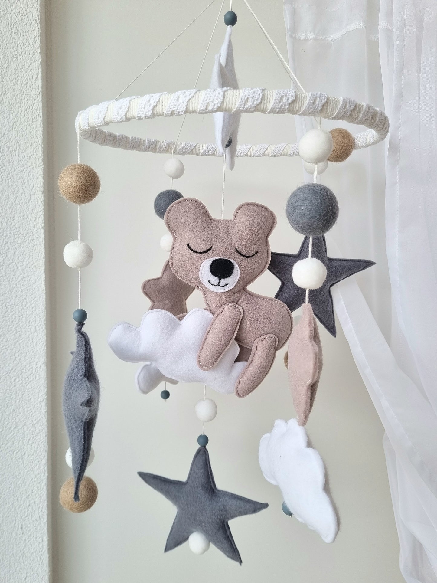 Baby Mobile schlafender Bär beige