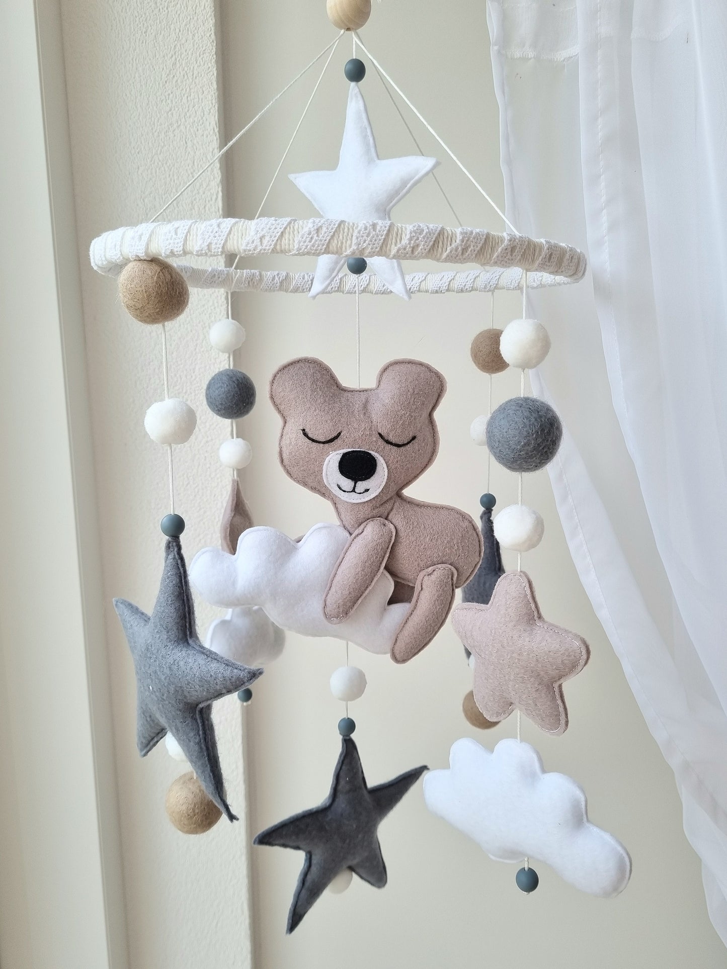 Baby Mobile schlafender Bär beige