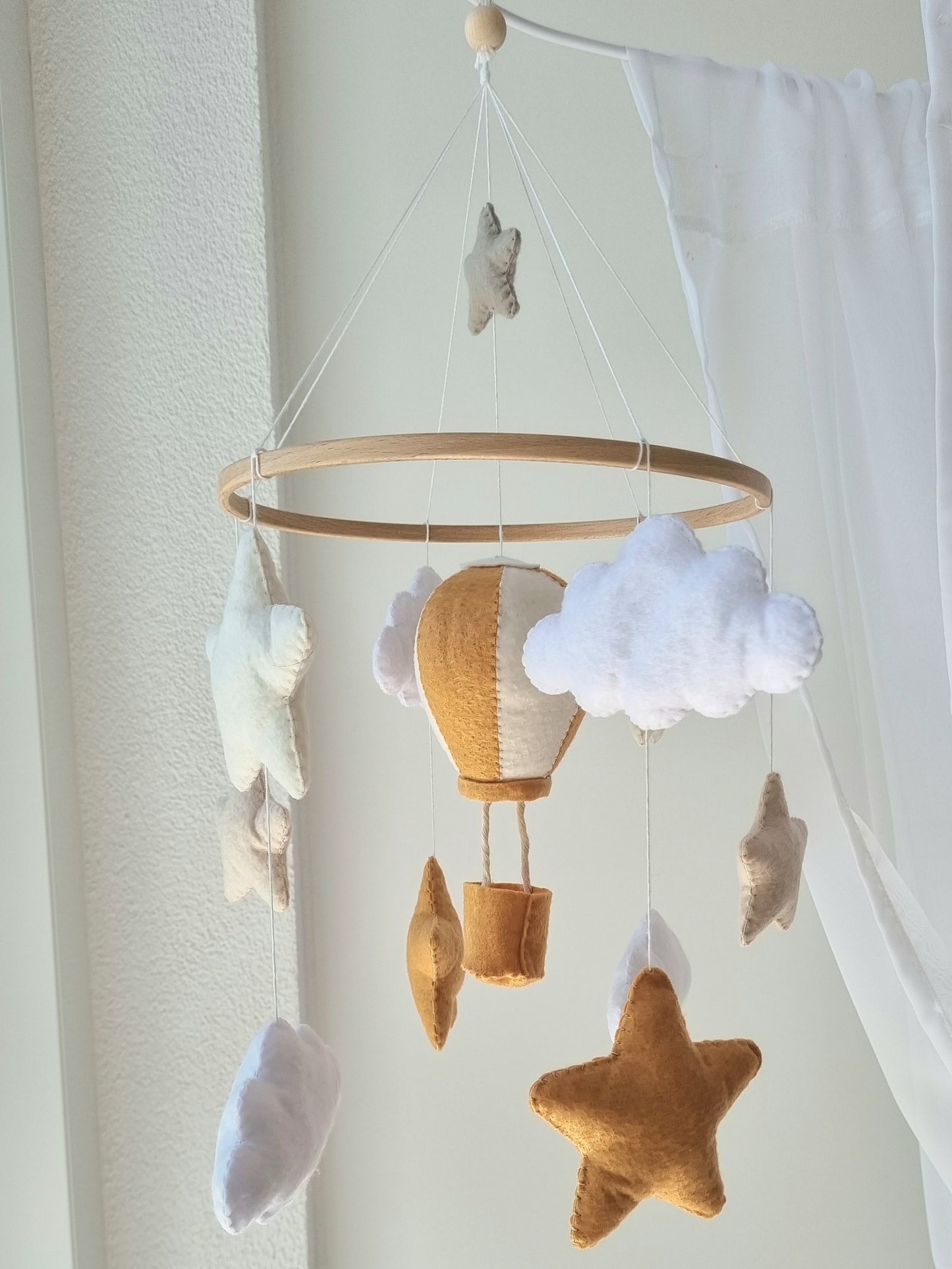 Baby Mobile Heissluftballon beige/weiss