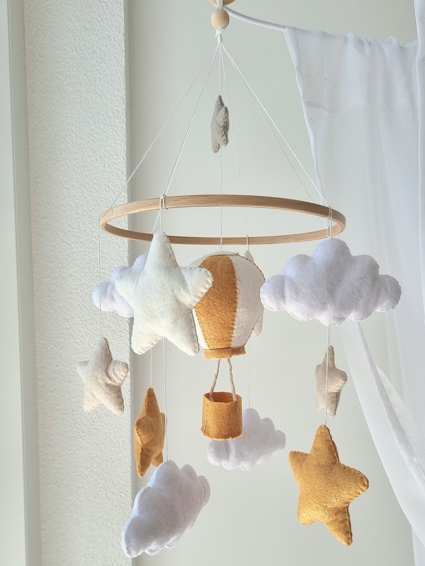 Baby Mobile Heissluftballon beige/weiss