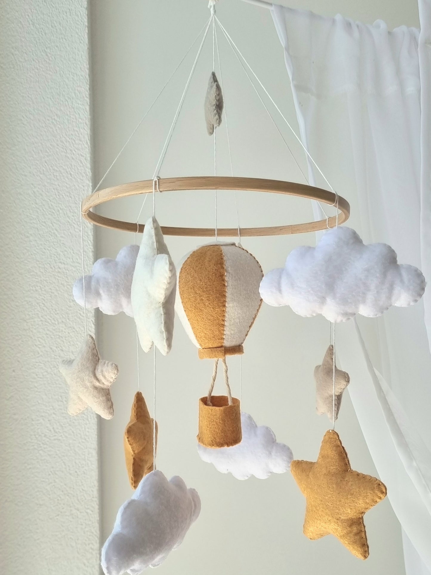 Baby Mobile Heissluftballon beige/weiss