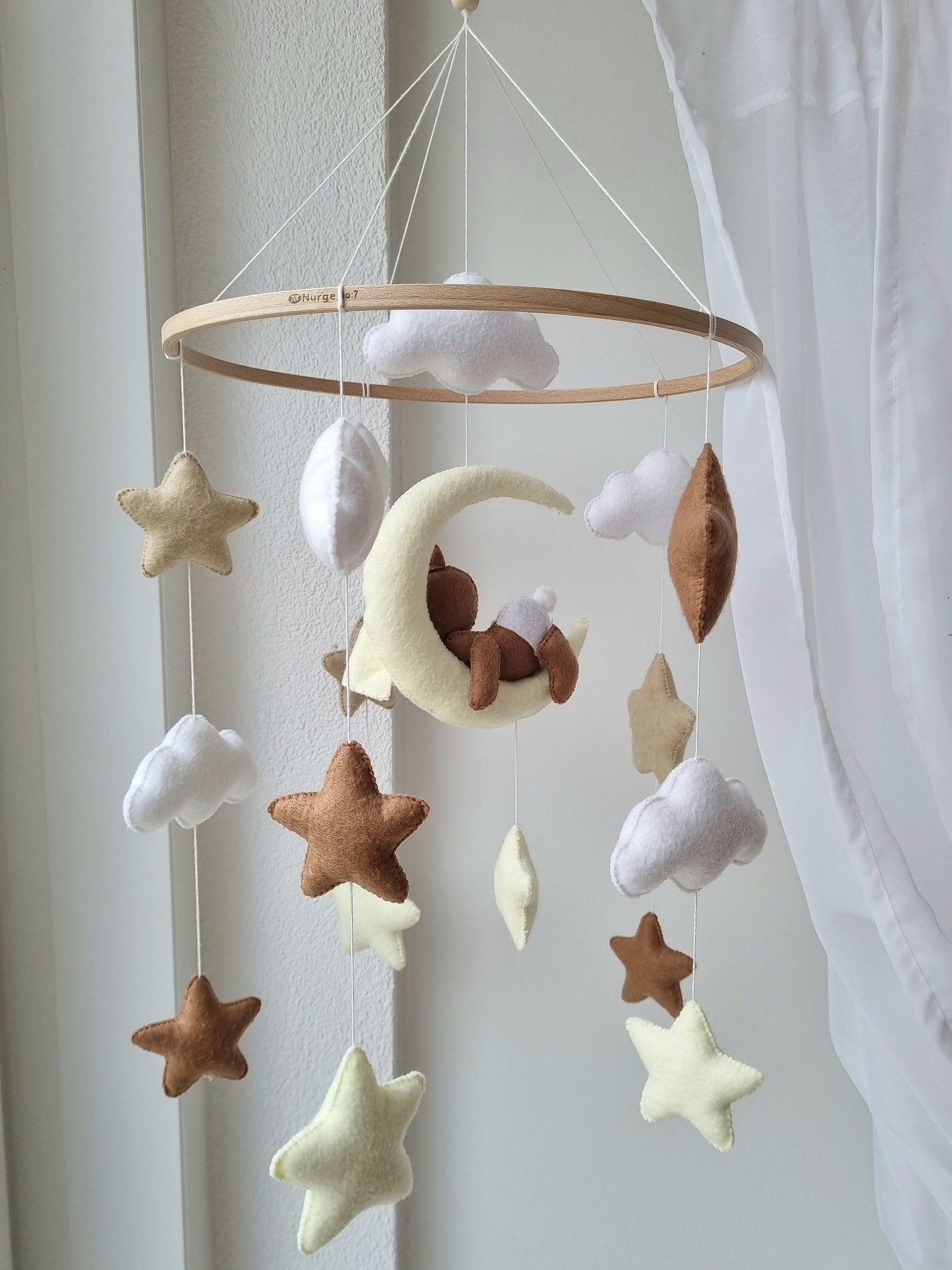 Baby Mobile schlafender Bär mit Mütze hellgelb