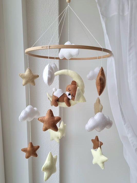 Baby Mobile schlafender Bär mit Mütze hellgelb