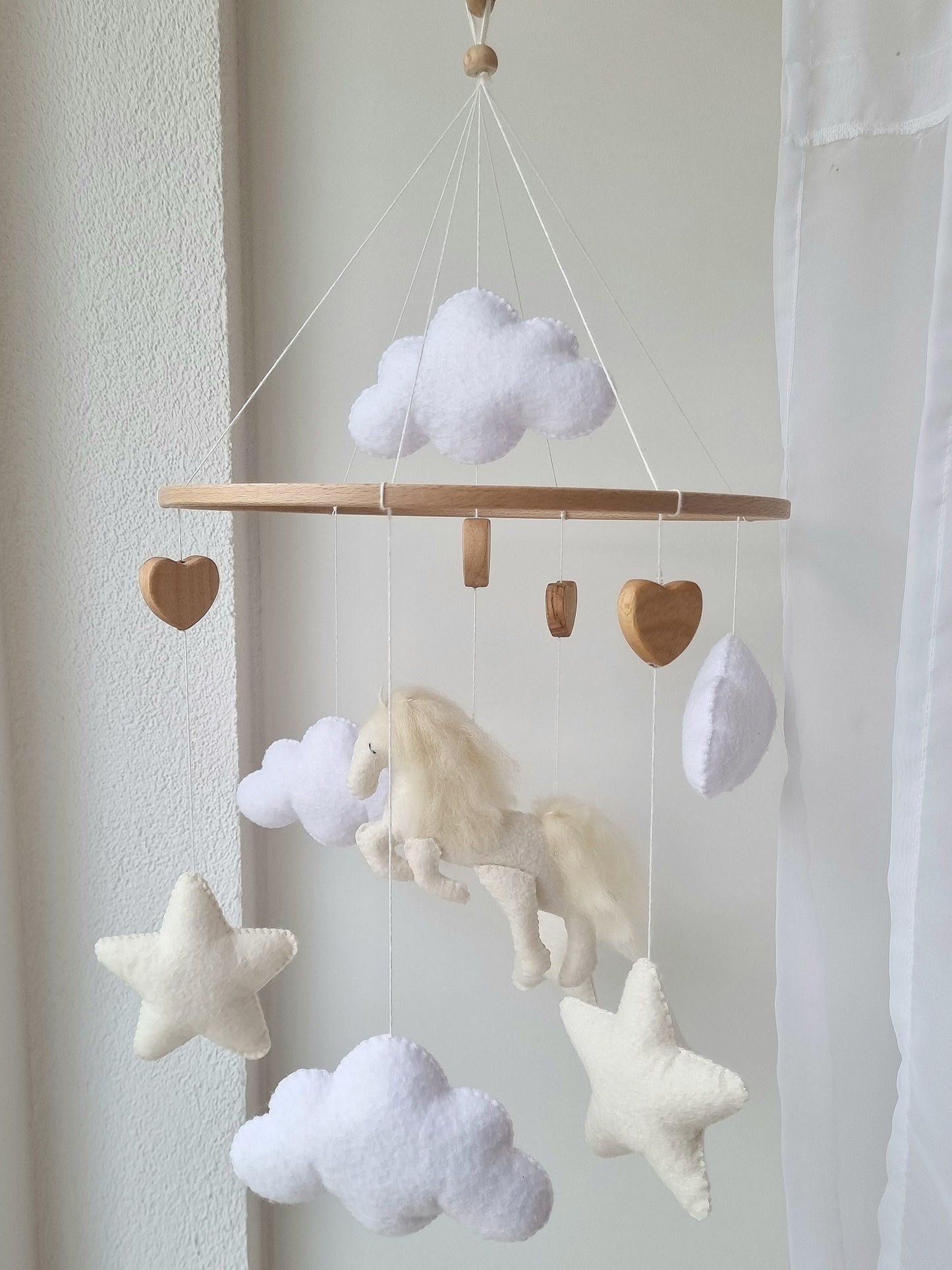 Baby Mobile Pferdchen beige