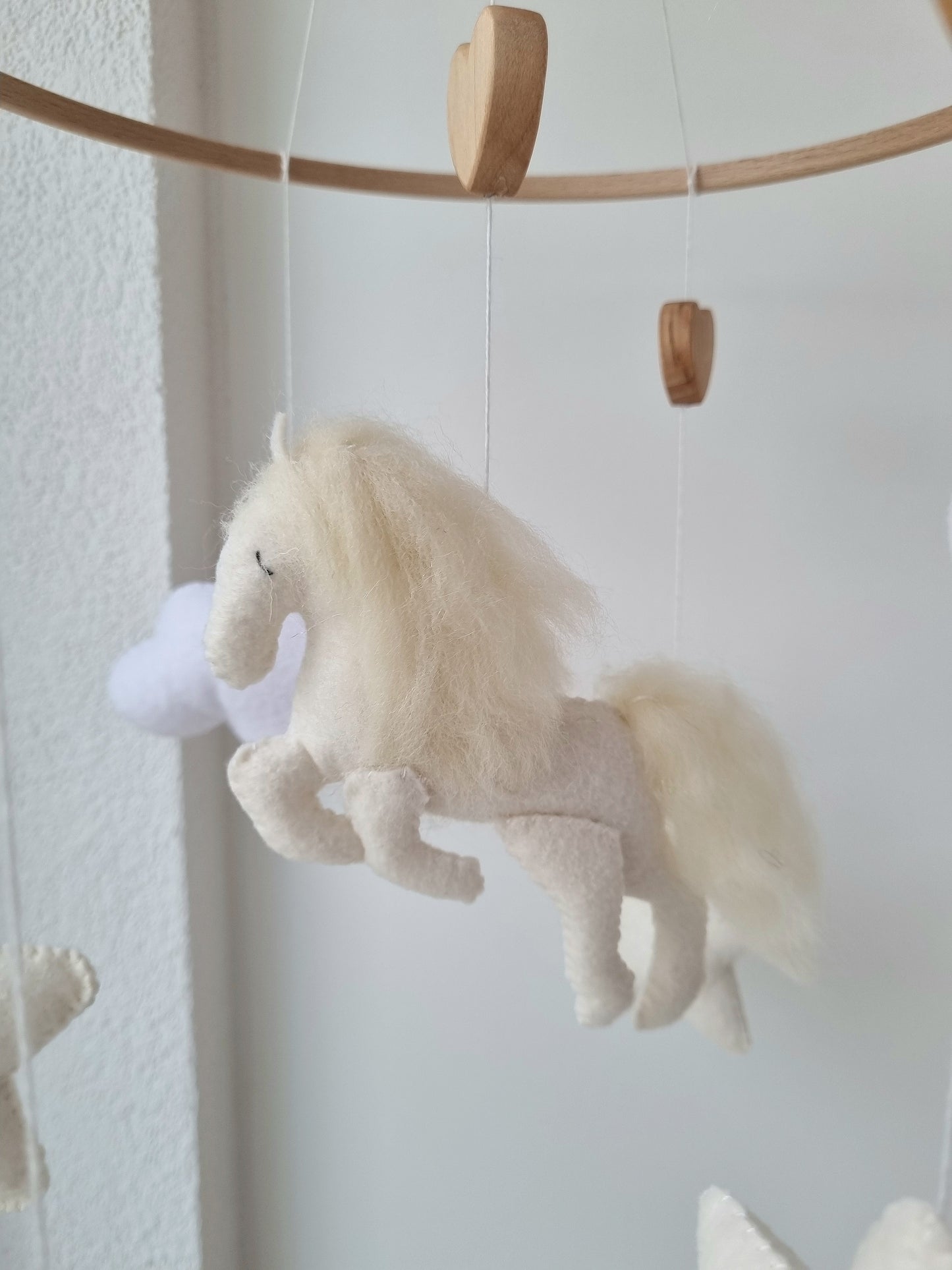Baby Mobile Pferdchen beige
