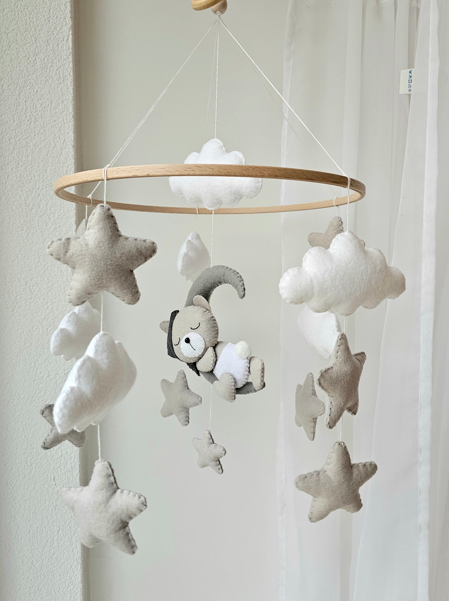 Baby Mobile schlafender Bär mit Mütze grau