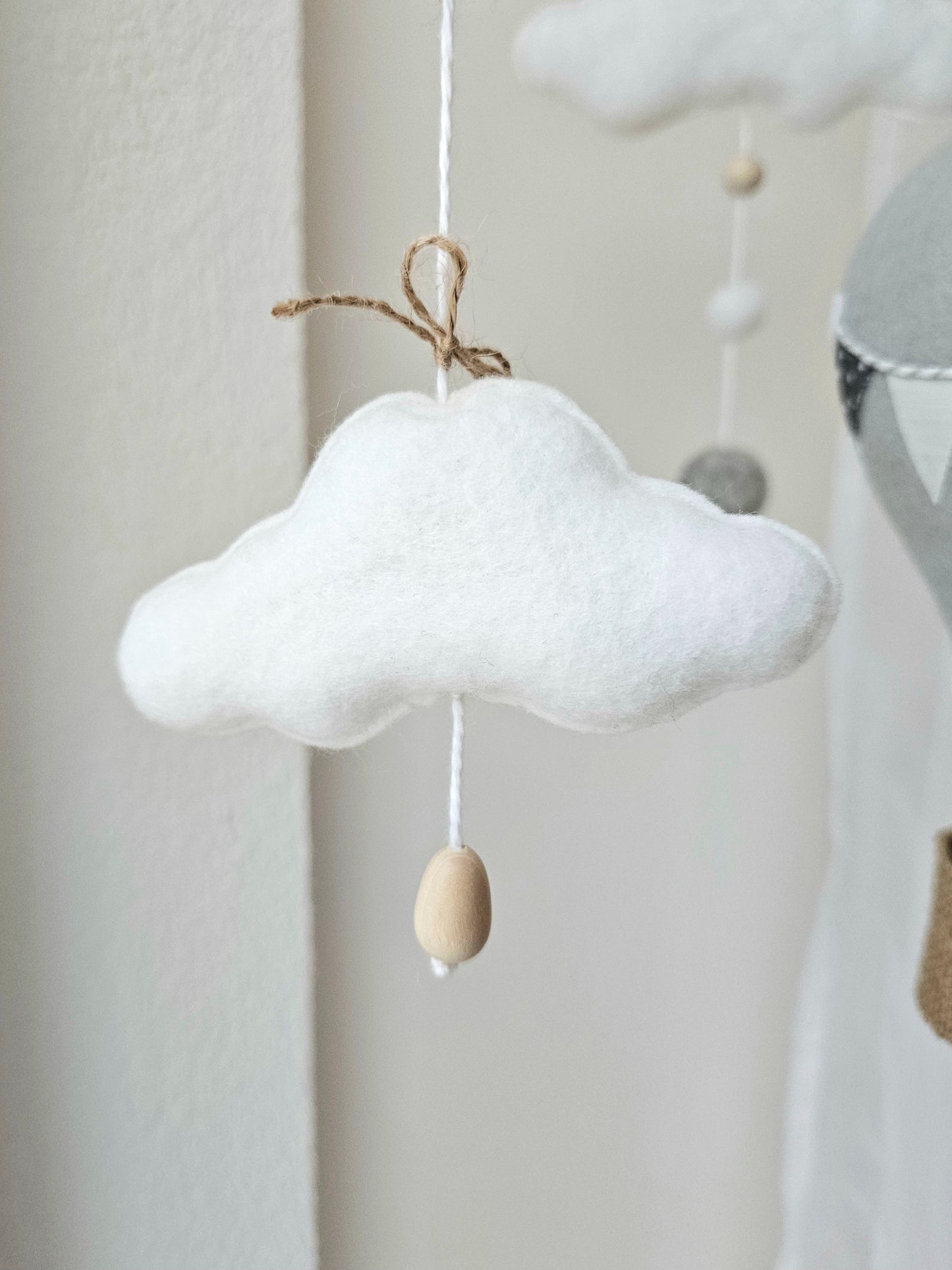 Baby Mobile Ballon Liebe natur