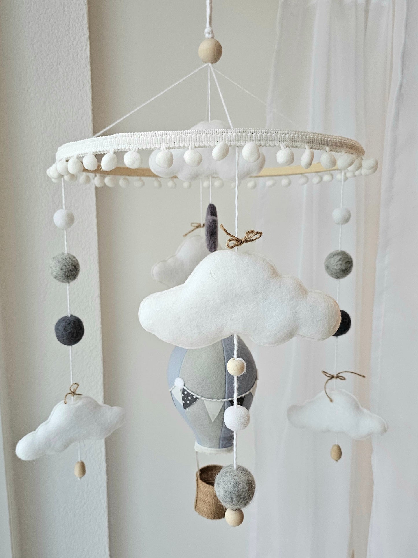 Baby Mobile Ballon Liebe natur