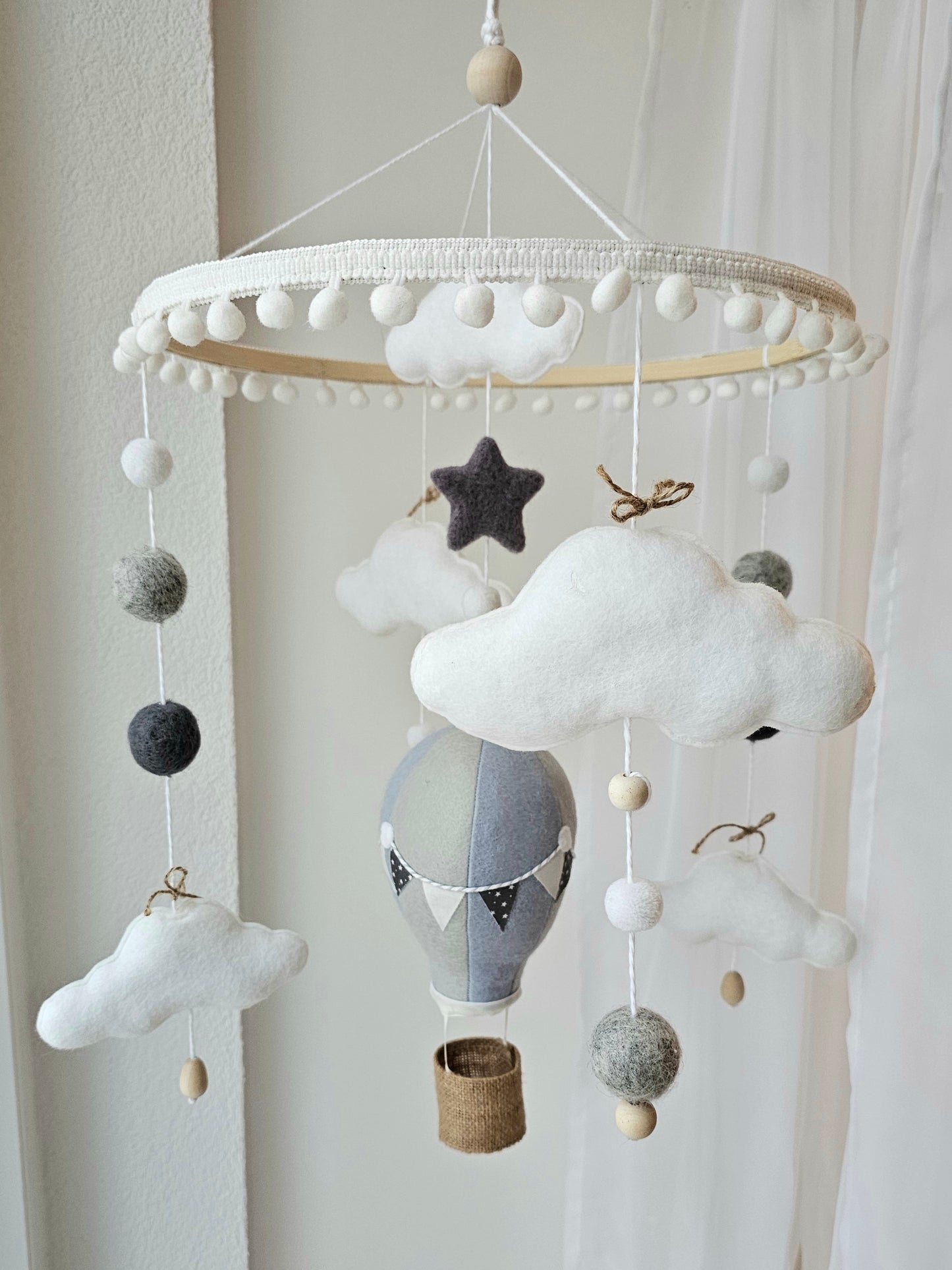 Baby Mobile Ballon Liebe natur