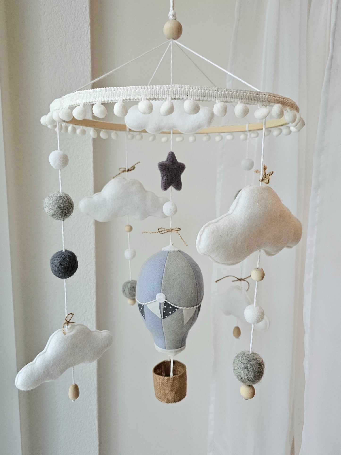 Baby Mobile Ballon Liebe natur