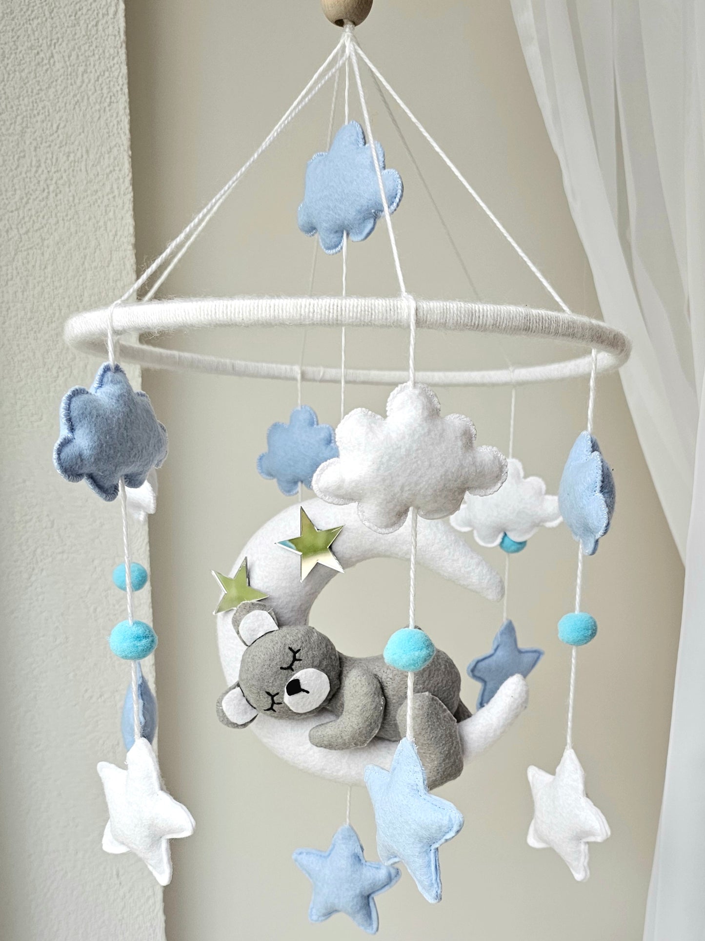 Baby Mobile träumender Bär blau mit Spiegelchen