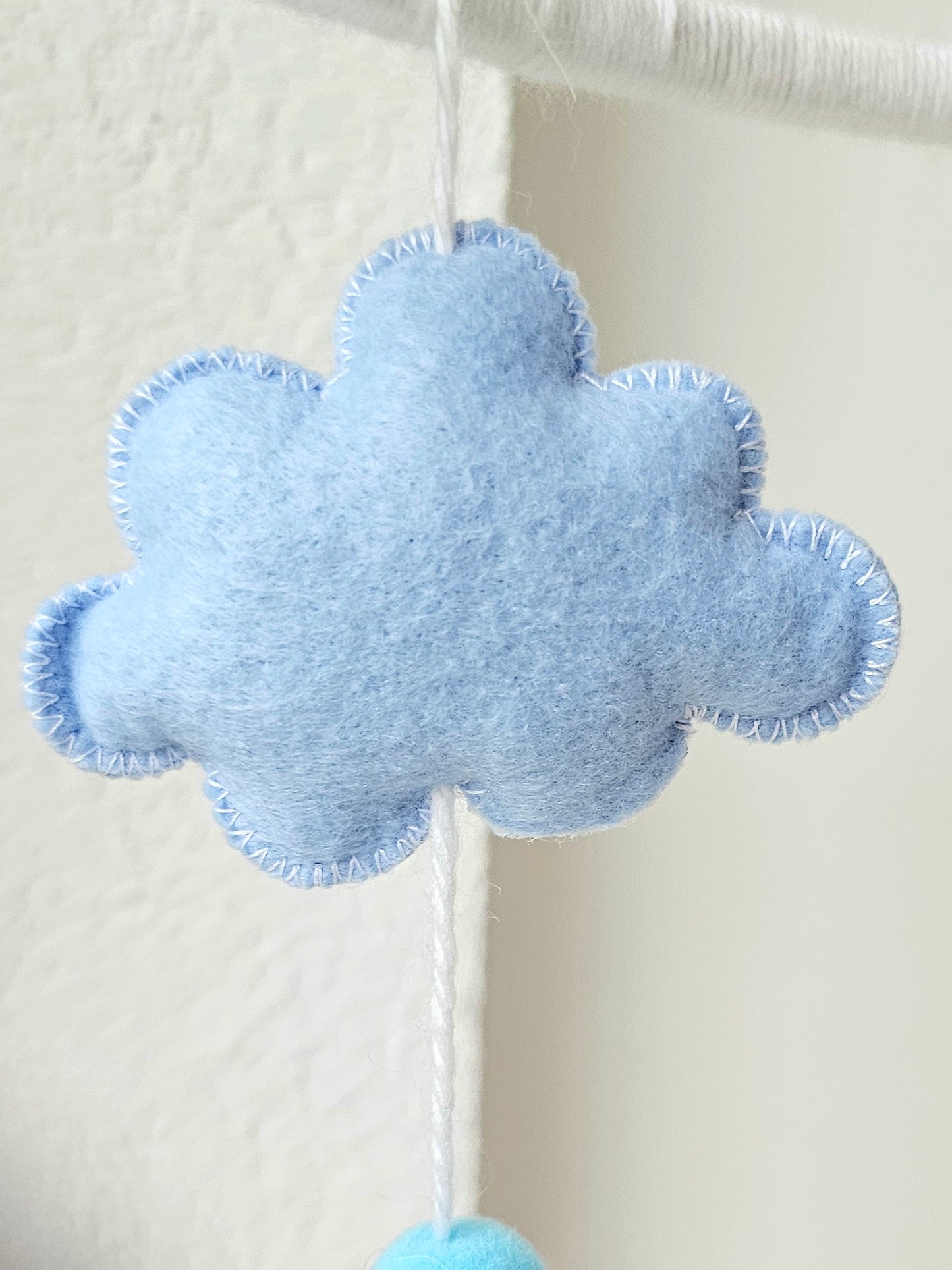 Baby Mobile träumender Bär blau mit Spiegelchen