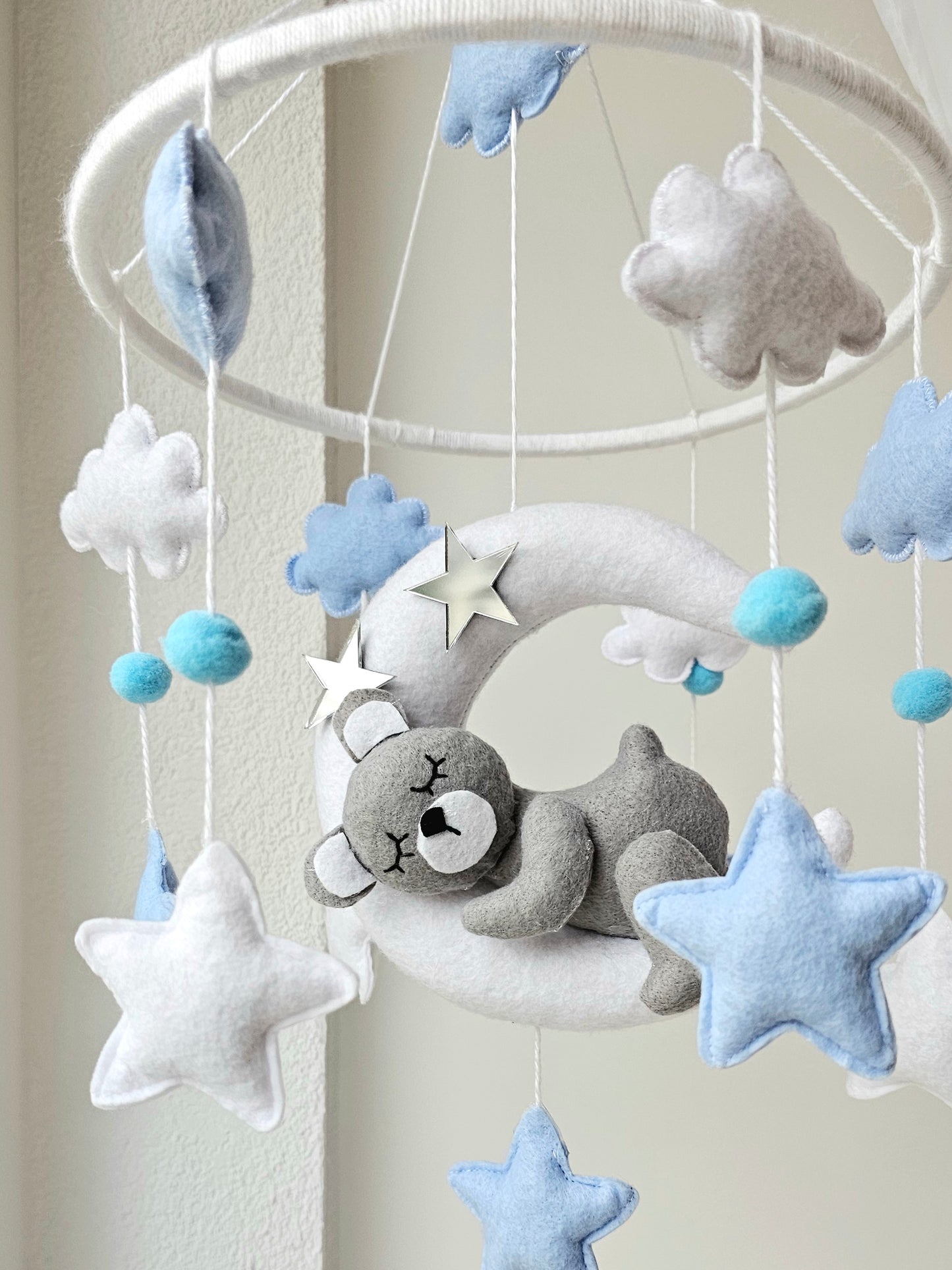Baby Mobile träumender Bär blau mit Spiegelchen