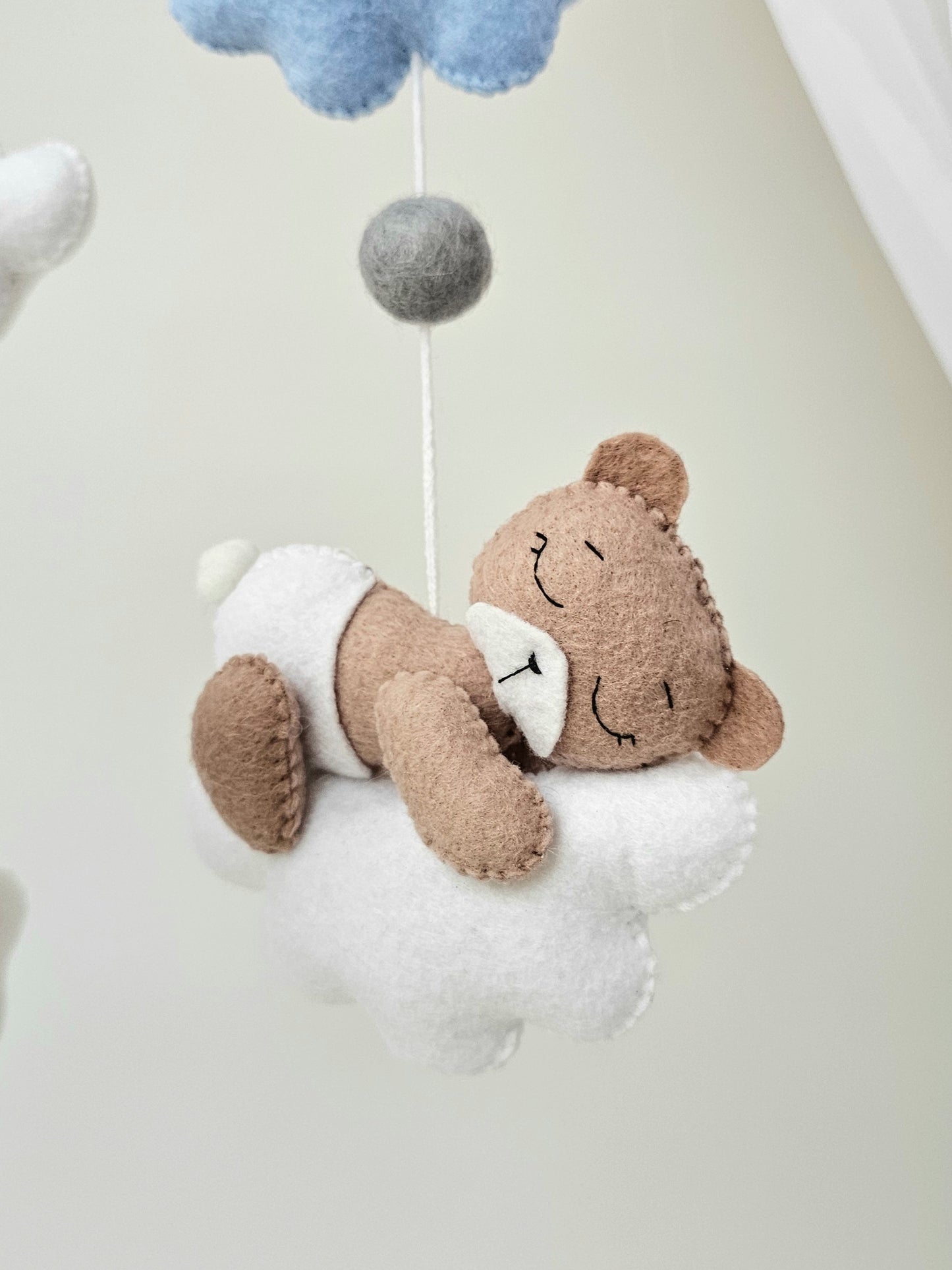 Baby Mobile schlafender Bär blau