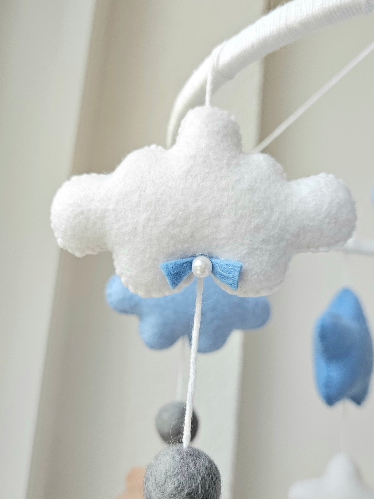 Baby Mobile schlafender Bär blau