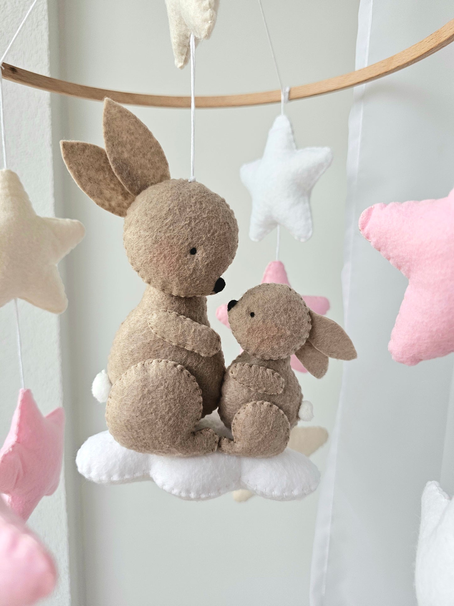 Baby Mobile Baby Häschen rosa/beige