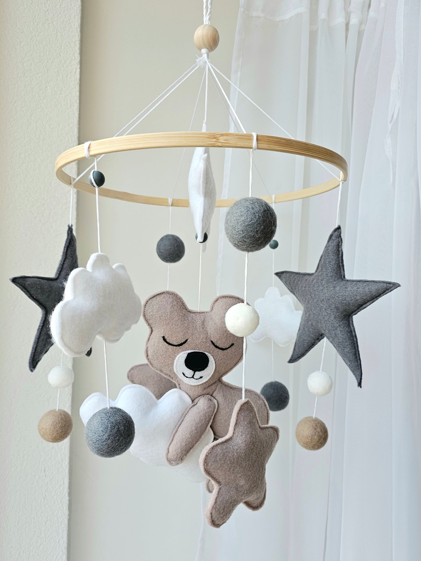 Baby Mobile schlafender Bär beige