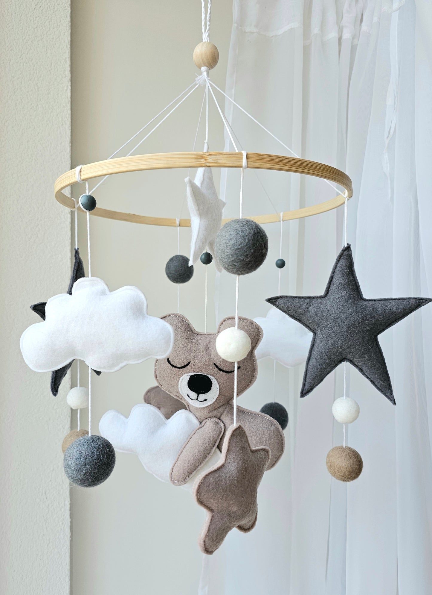 Baby Mobile schlafender Bär beige