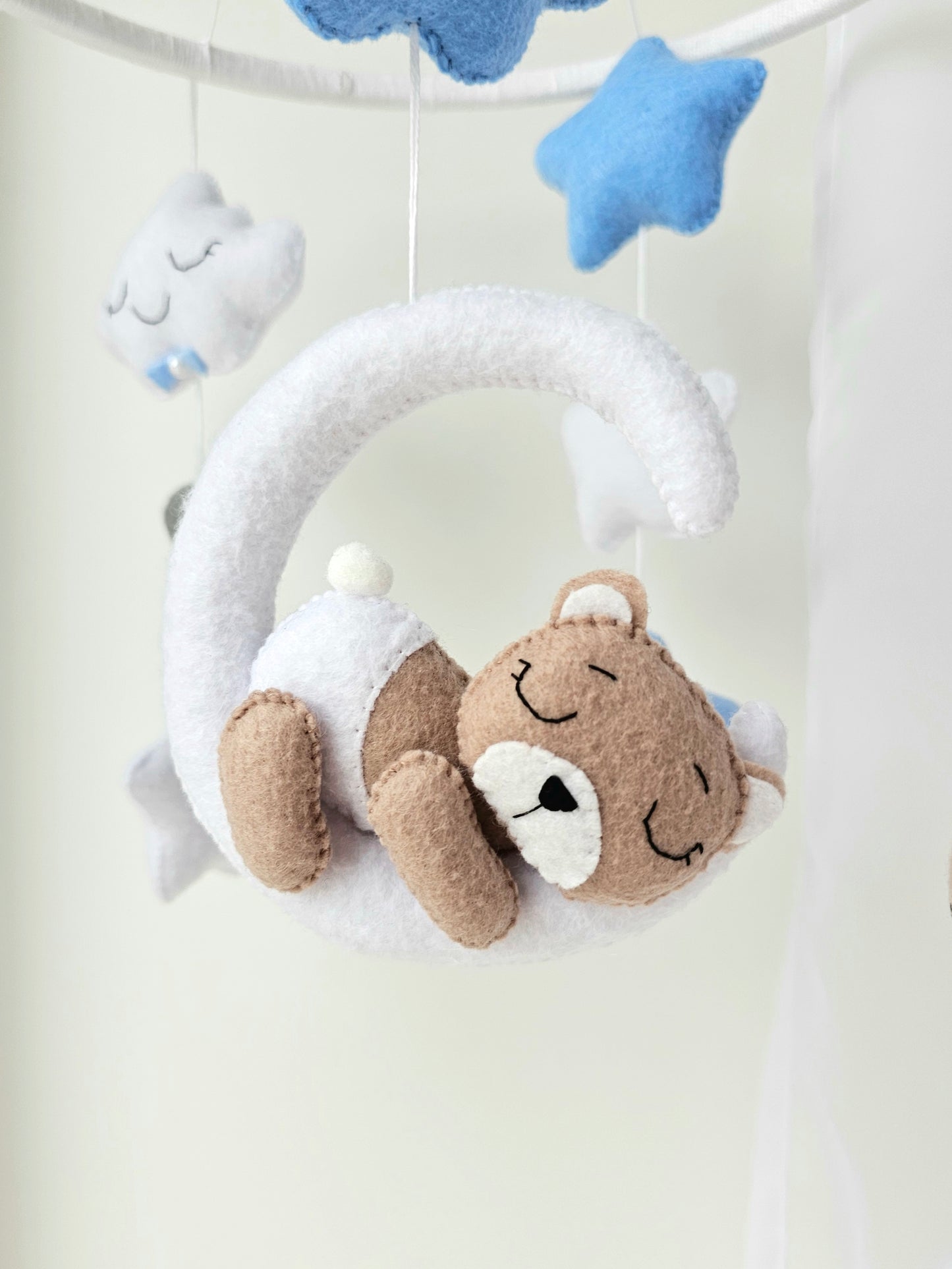 Baby Mobile schlafender Bär blau