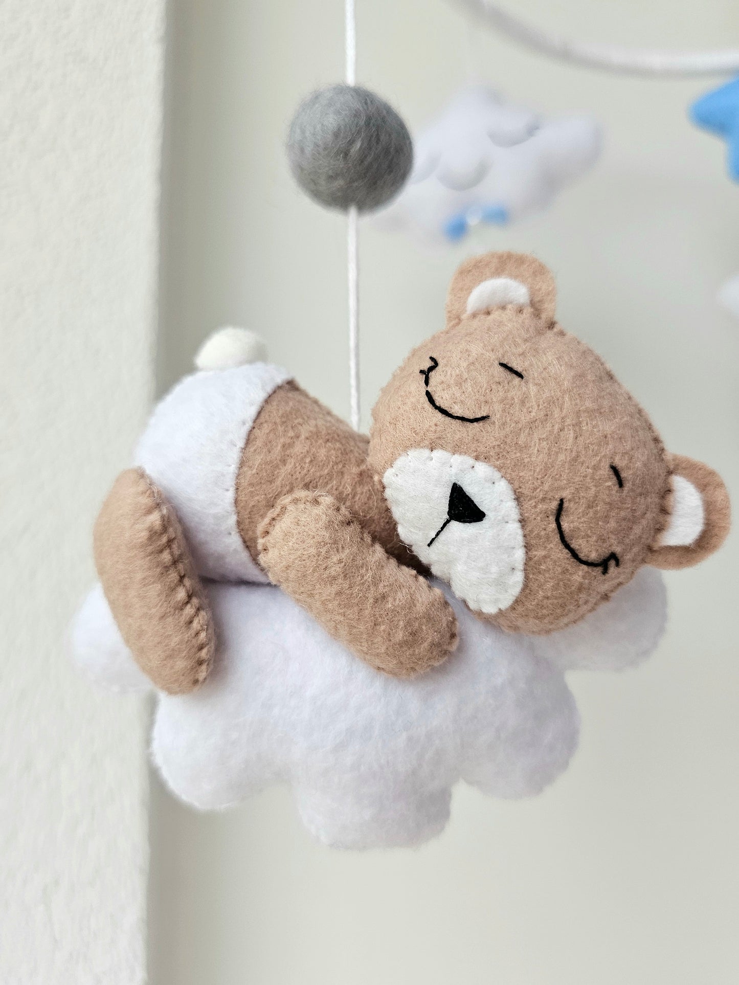 Baby Mobile schlafender Bär blau
