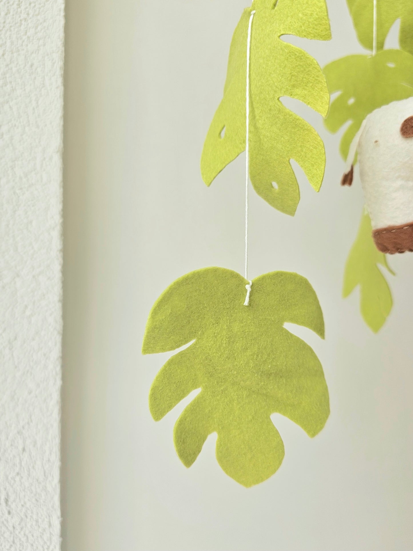 Baby Mobile kuschelnde Giraffe
