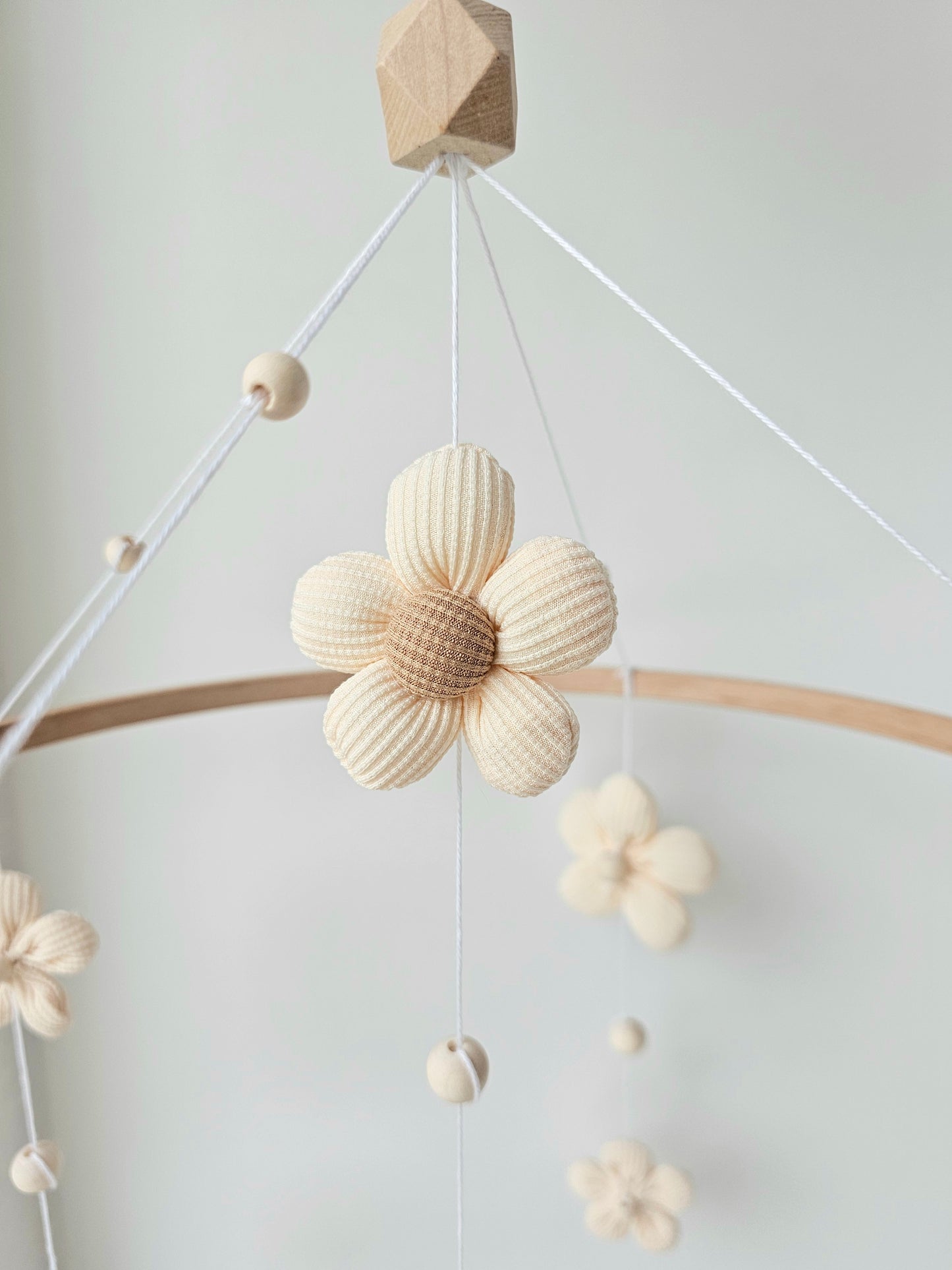 Baby Mobile Blümchen beige