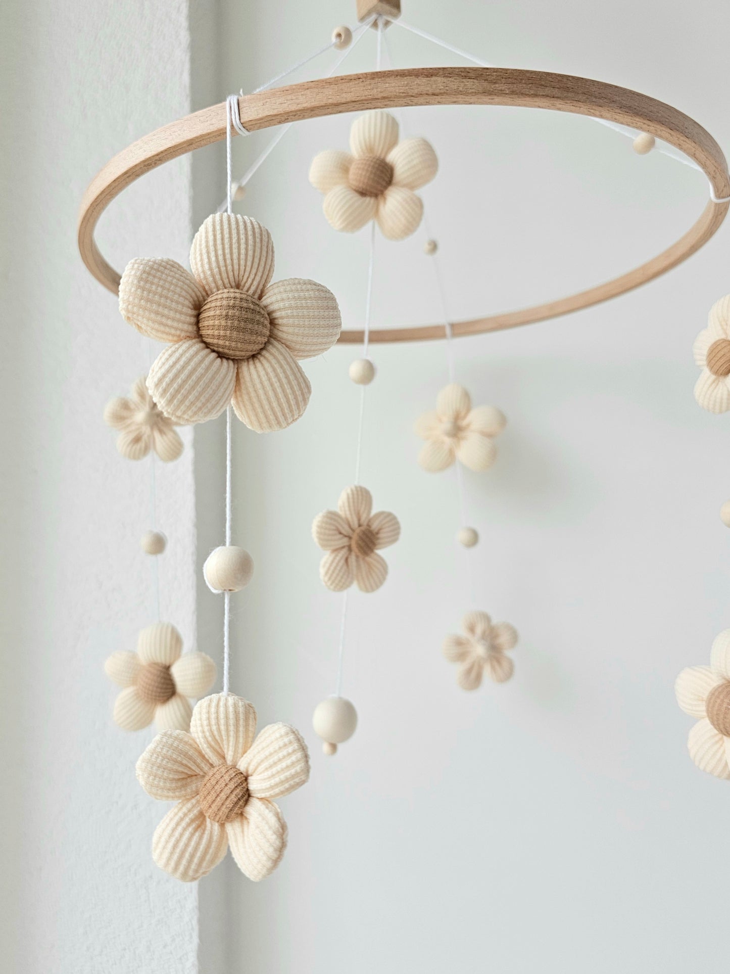 Baby Mobile Blümchen beige
