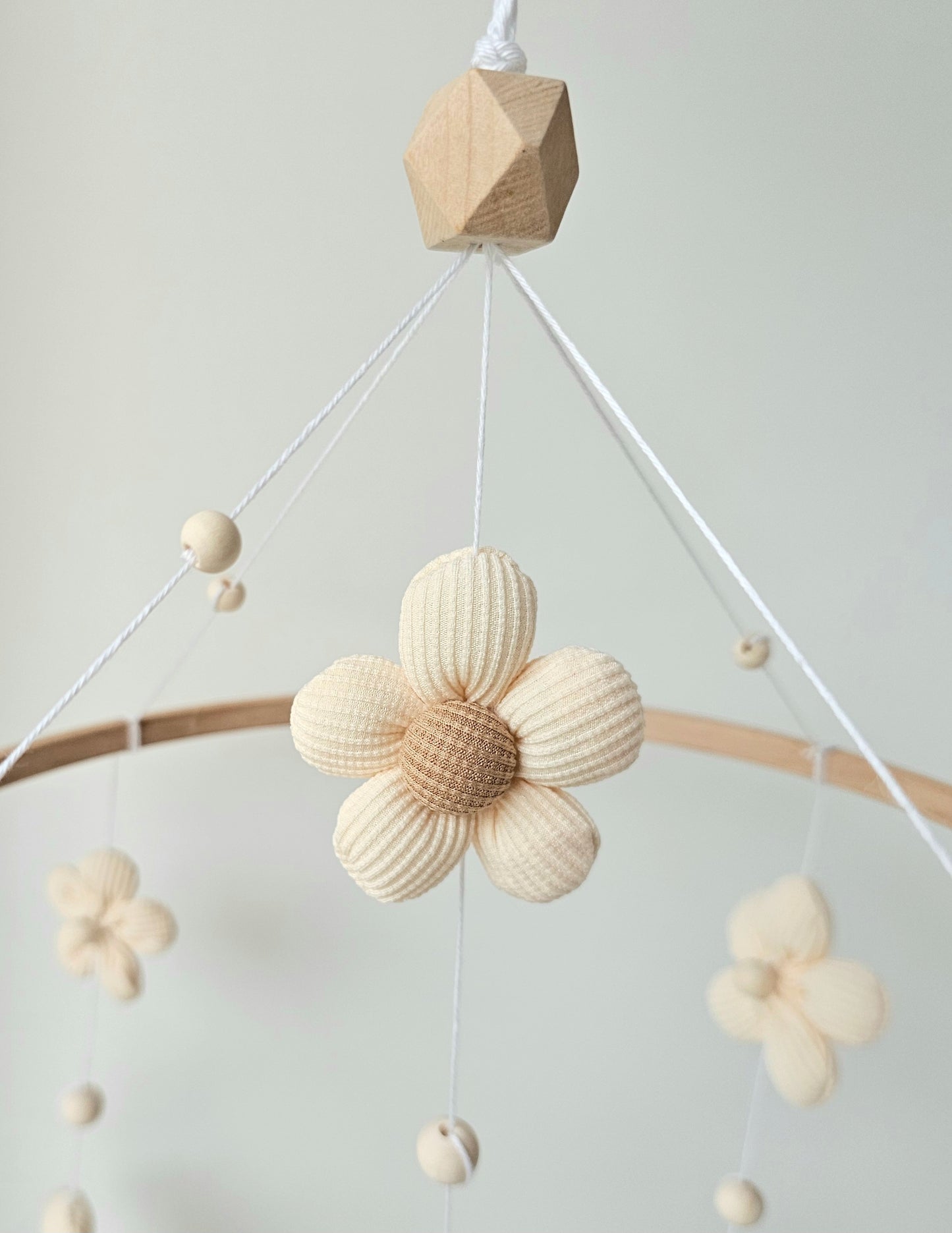 Baby Mobile Blümchen beige