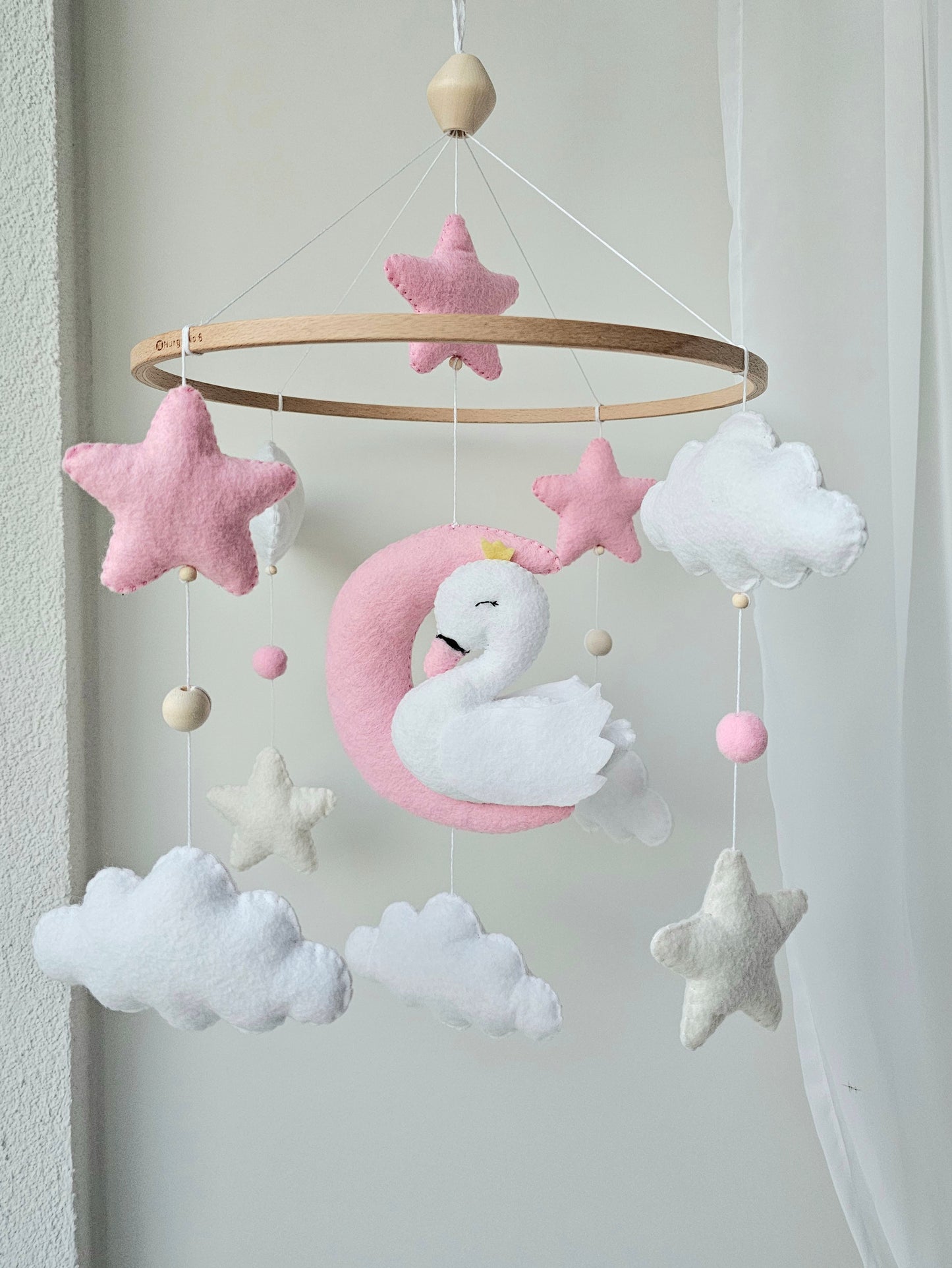 Baby Mobile träumender Schwan rosa/weiss
