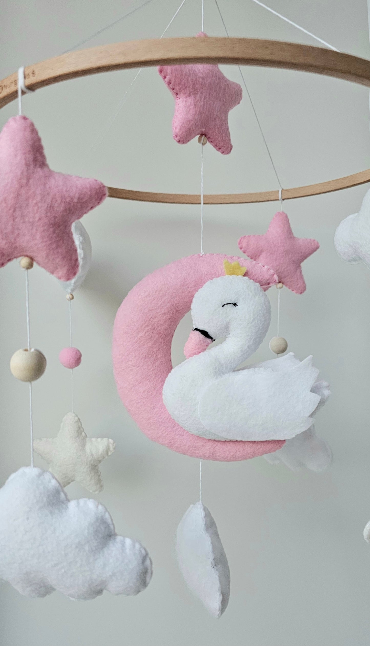 Baby Mobile träumender Schwan rosa/weiss