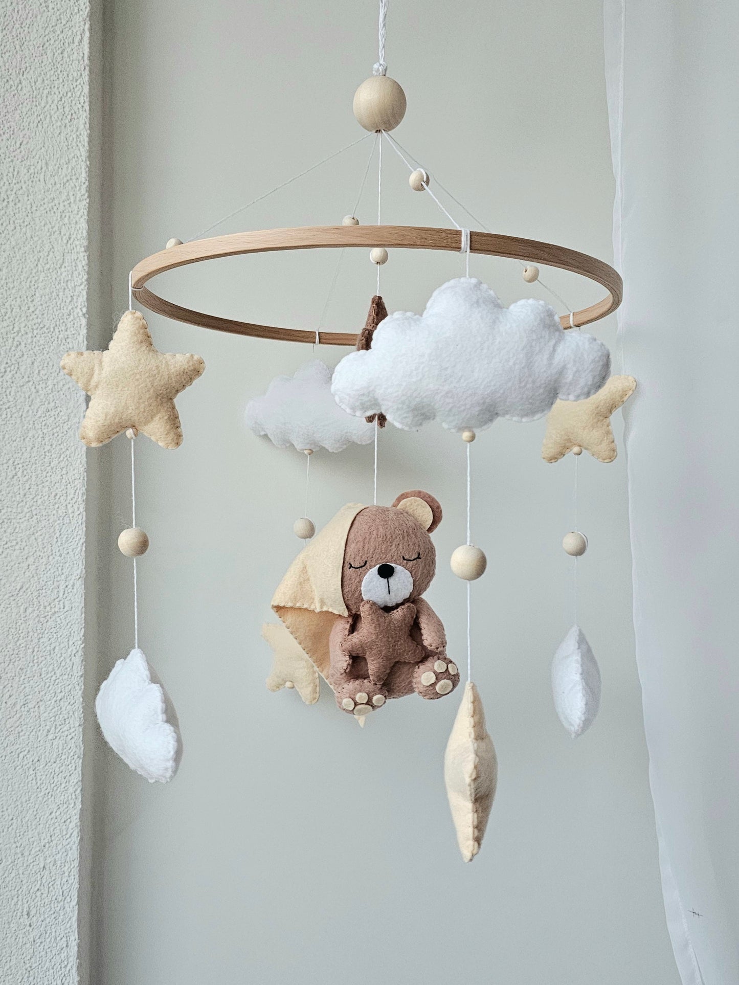 Baby Mobile Bärchen mit Mütze beige/peach