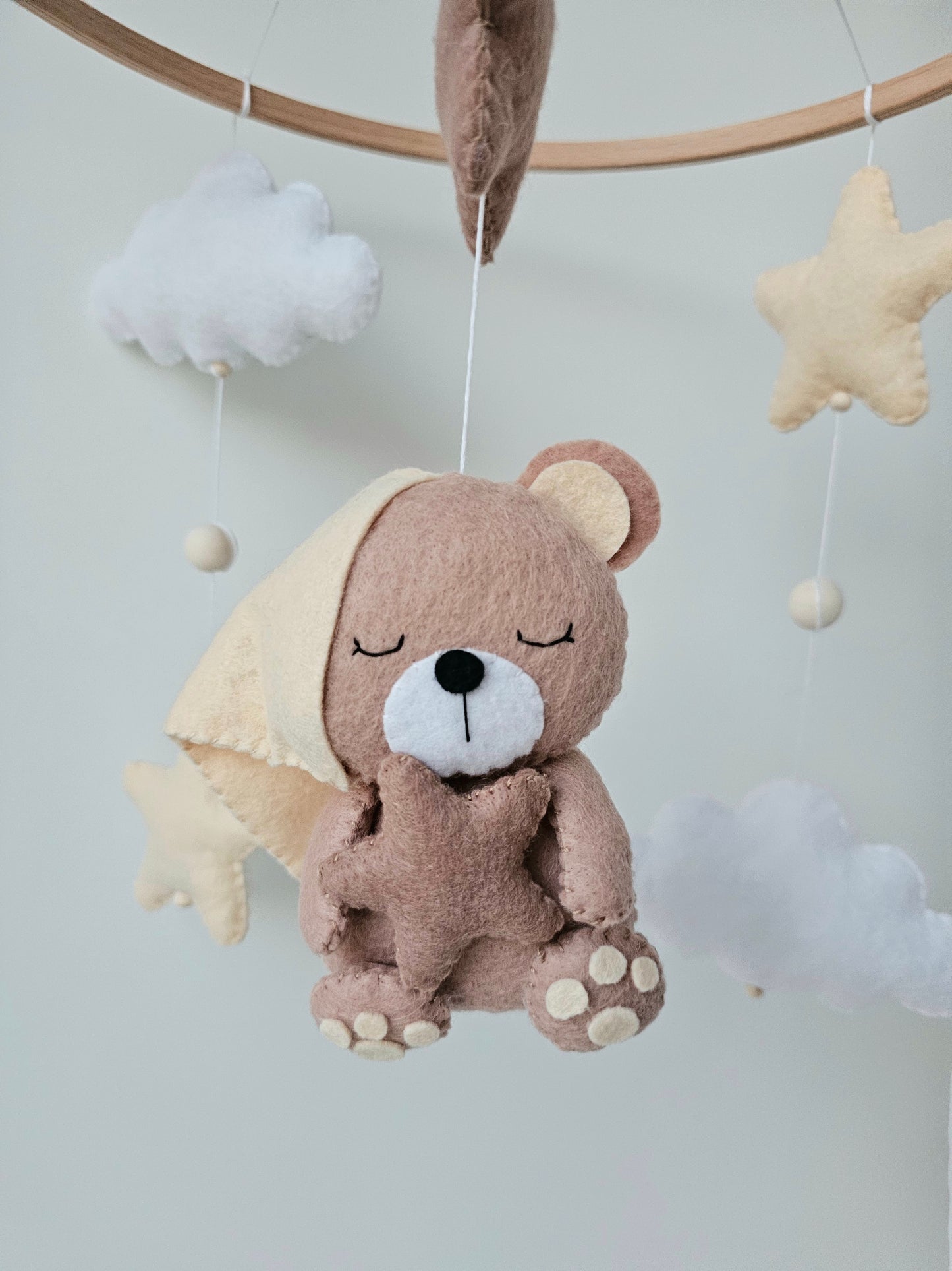 Baby Mobile Bärchen mit Mütze beige/peach
