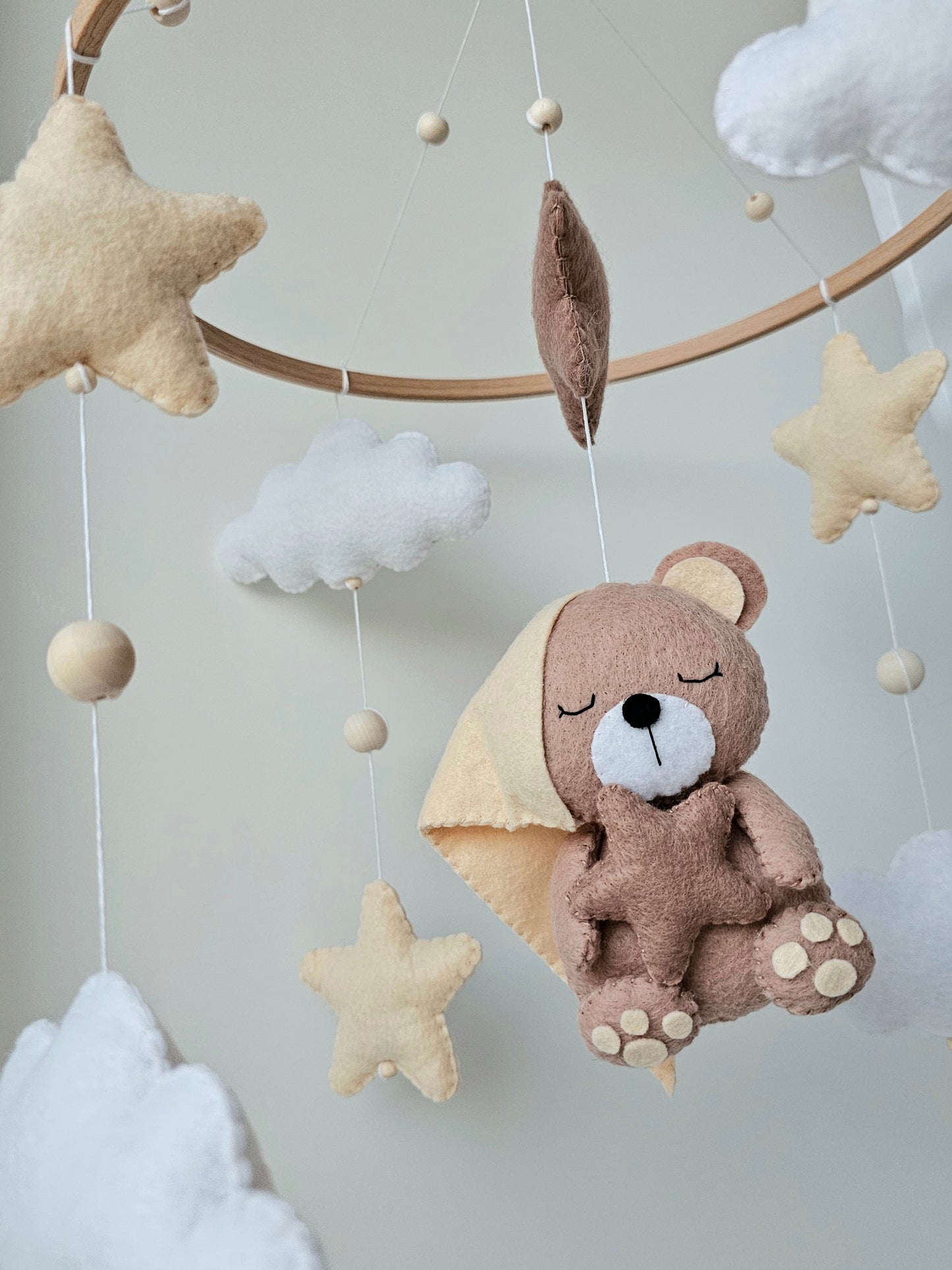 Baby Mobile Bärchen mit Mütze beige/peach