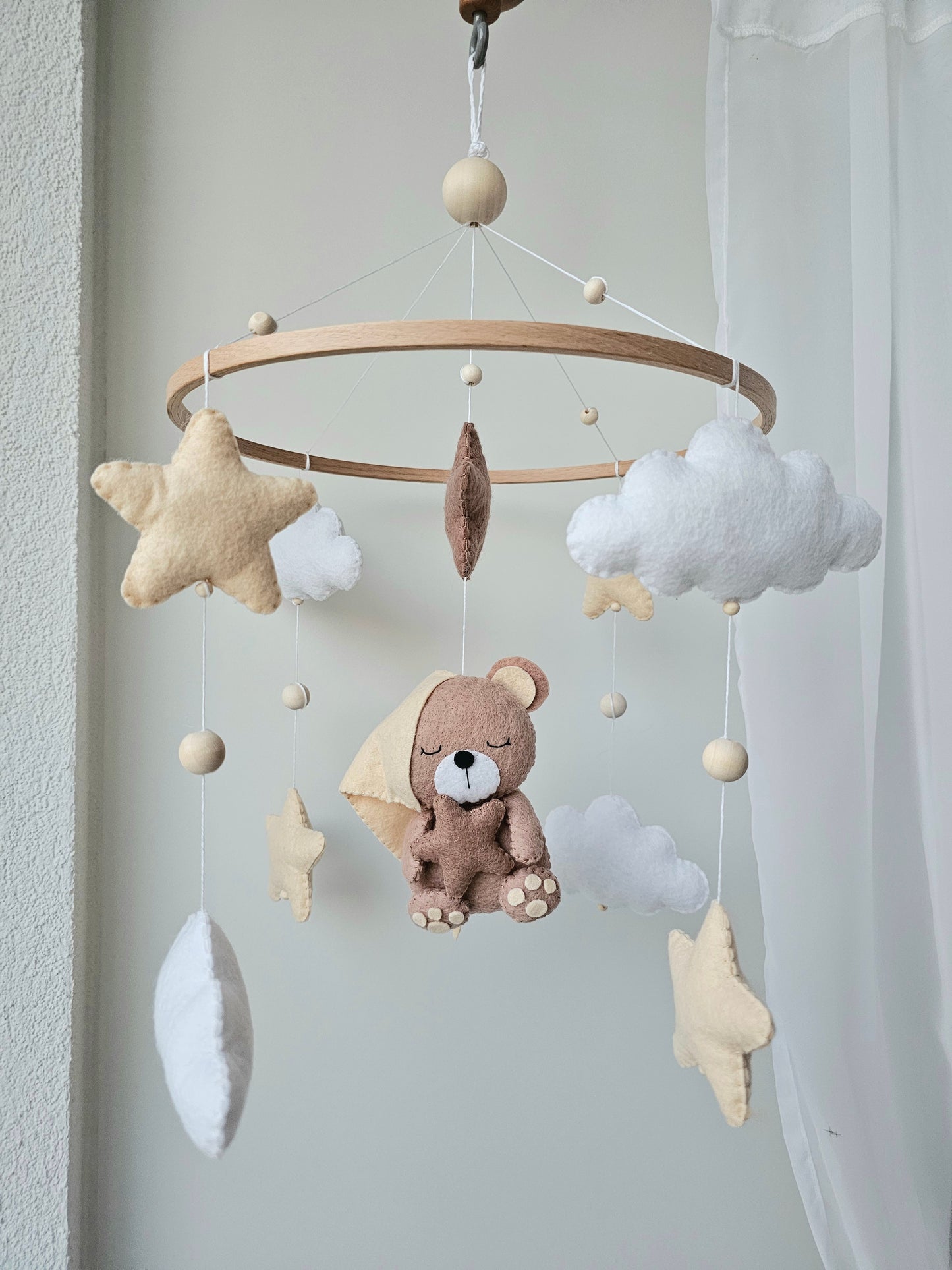 Baby Mobile Bärchen mit Mütze beige/peach