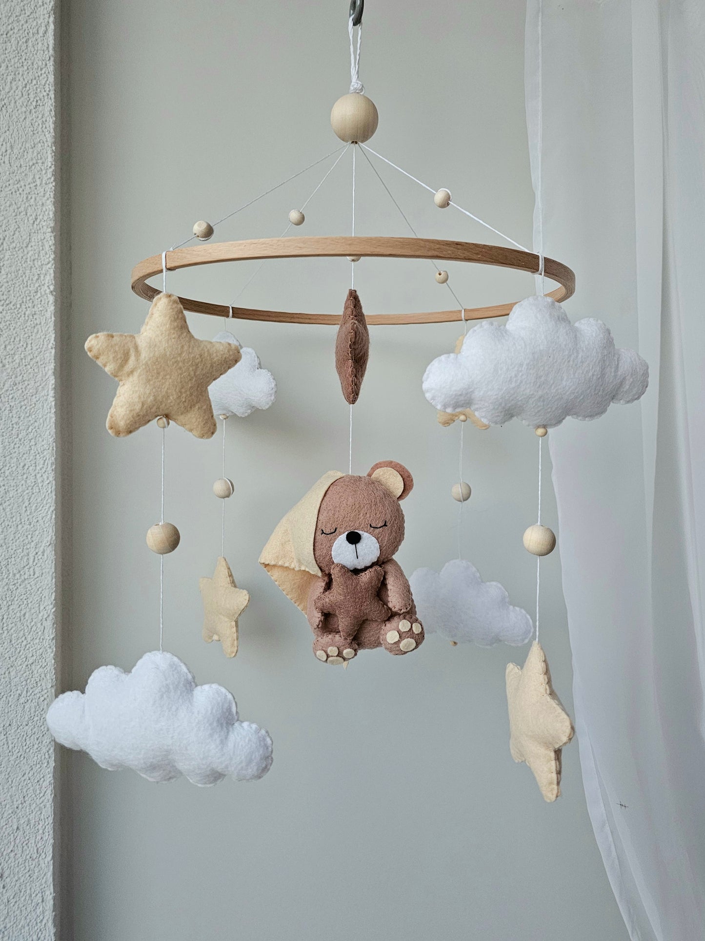 Baby Mobile Bärchen mit Mütze beige/peach