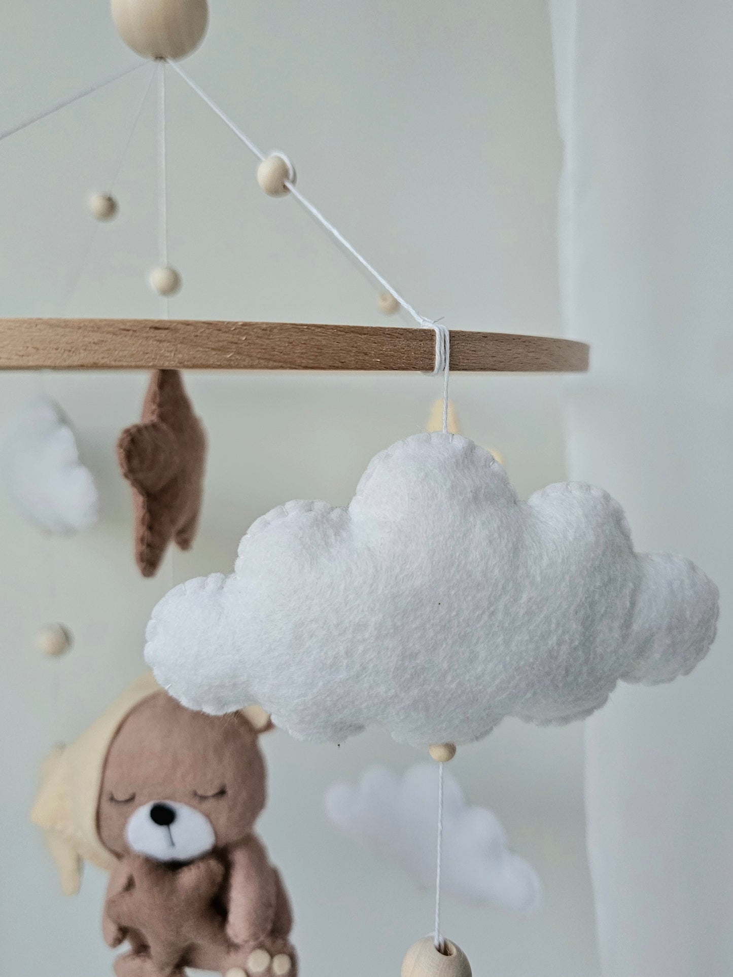 Baby Mobile Bärchen mit Mütze beige/peach