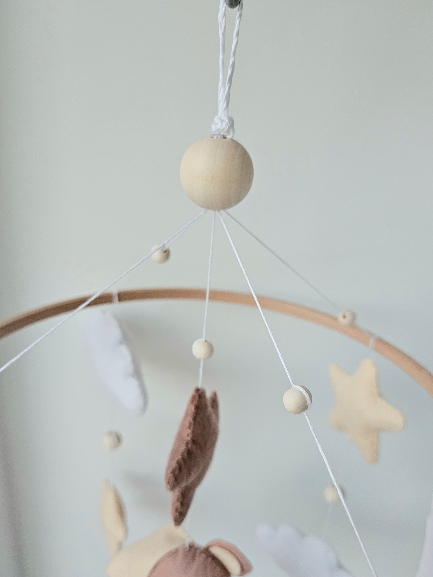 Baby Mobile Bärchen mit Mütze beige/peach