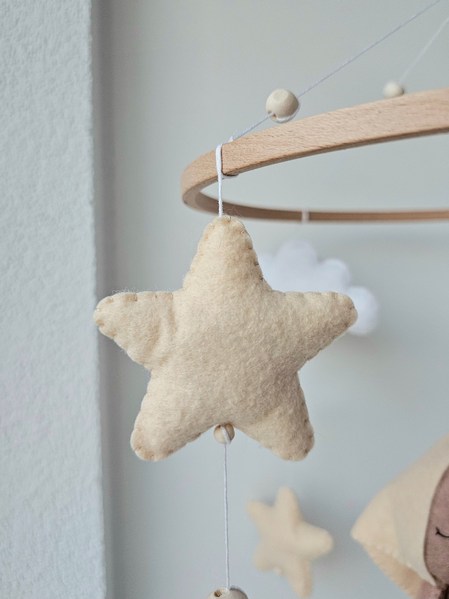 Baby Mobile Bärchen mit Mütze beige/peach