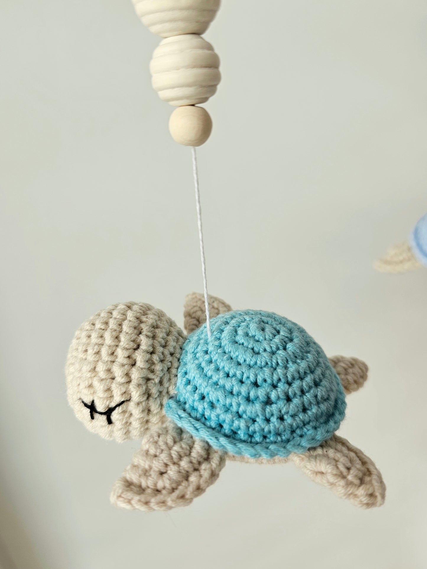 Baby Mobile Häkelliebe Schildi blau