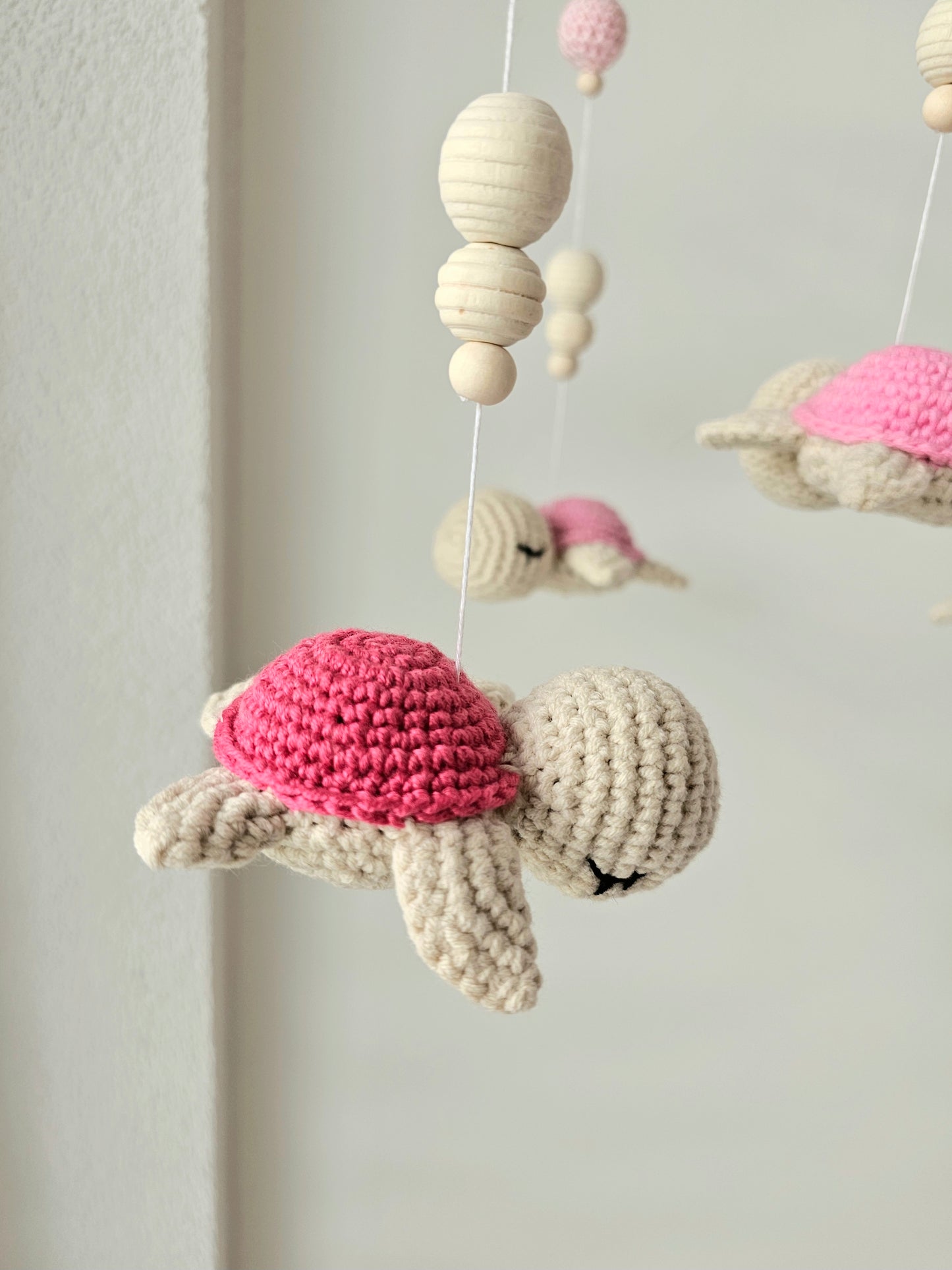 Baby Mobile Häkelliebe Schildi rosa