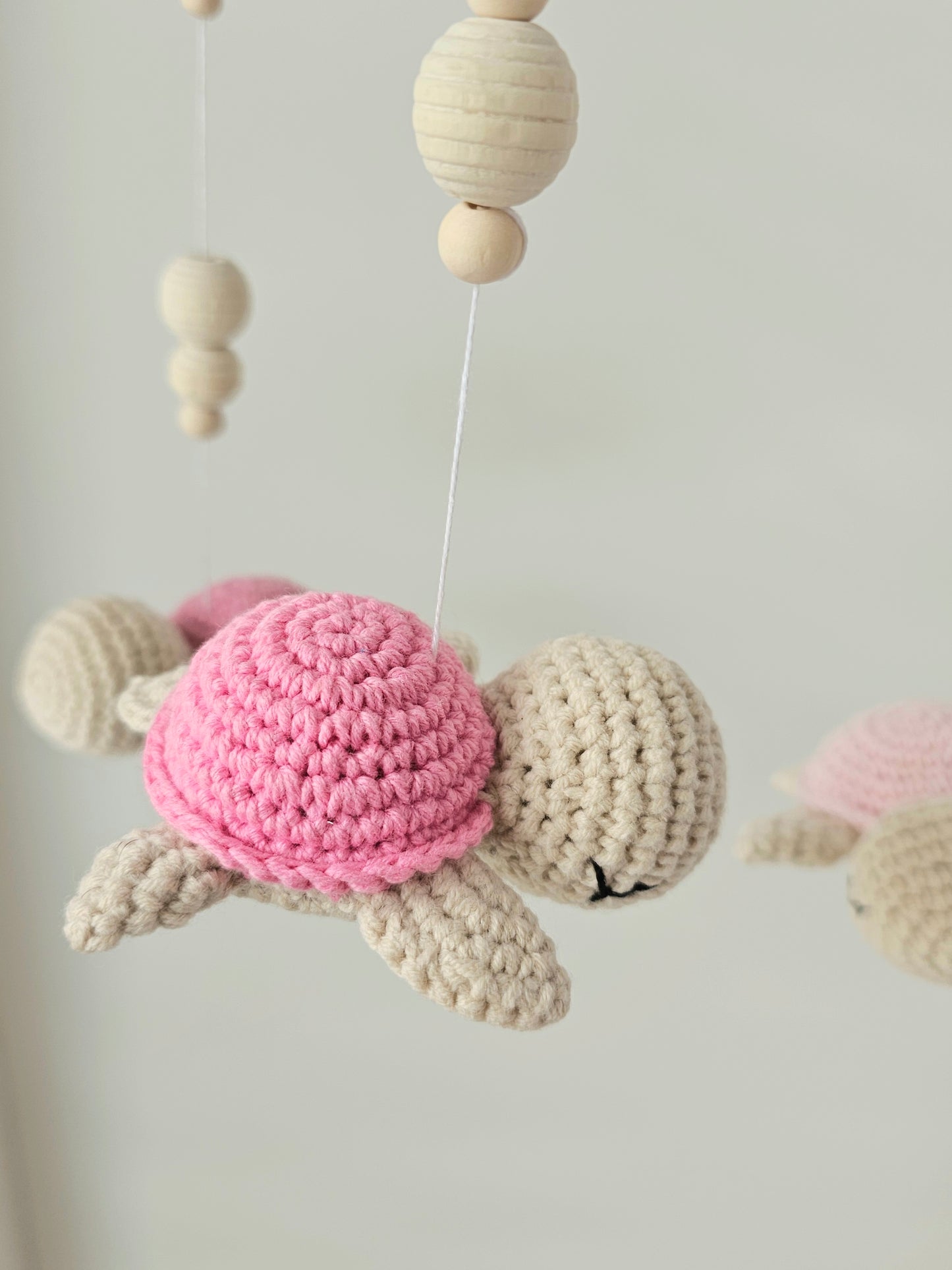 Baby Mobile Häkelliebe Schildi rosa
