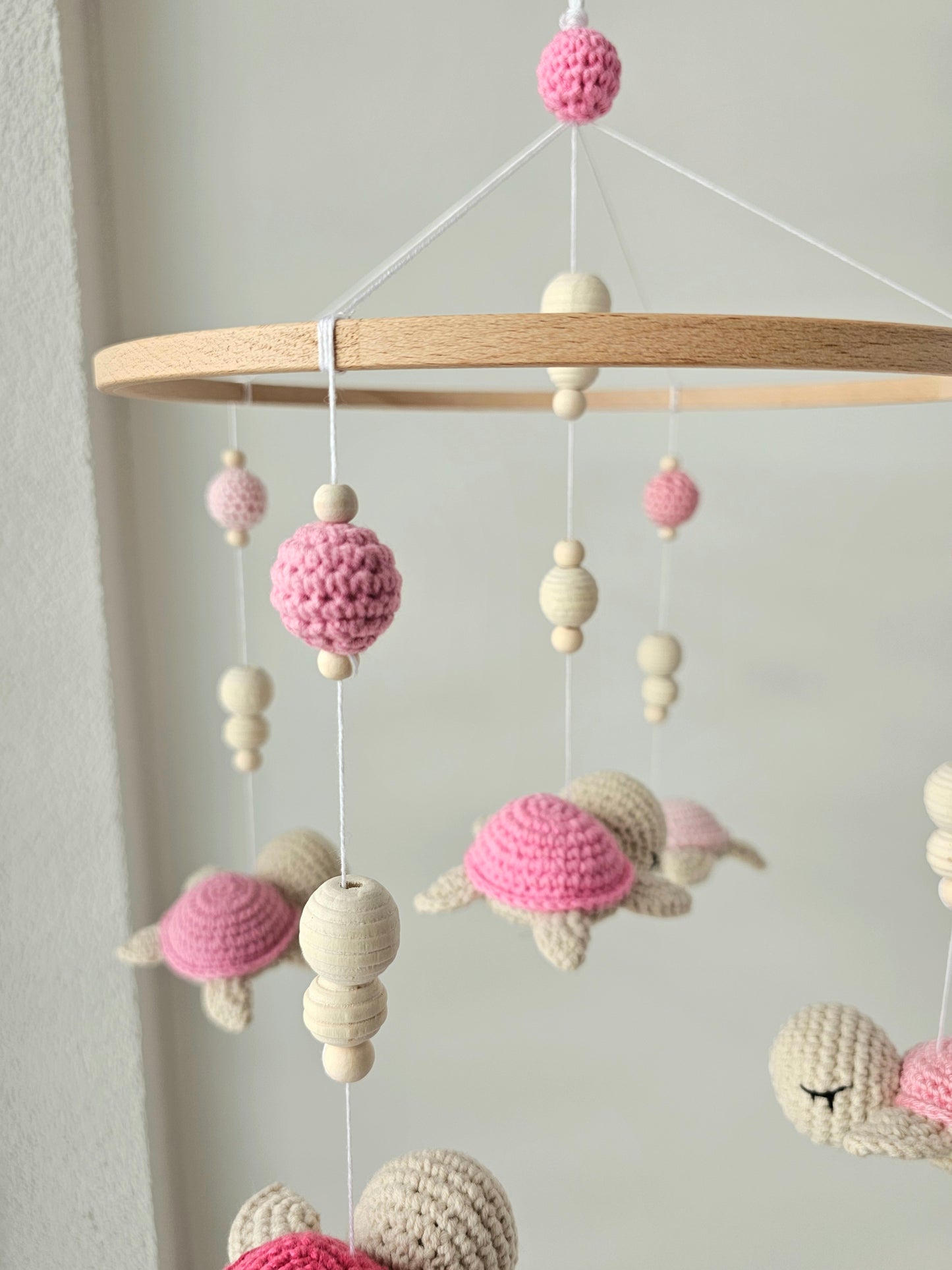 Baby Mobile Häkelliebe Schildi rosa