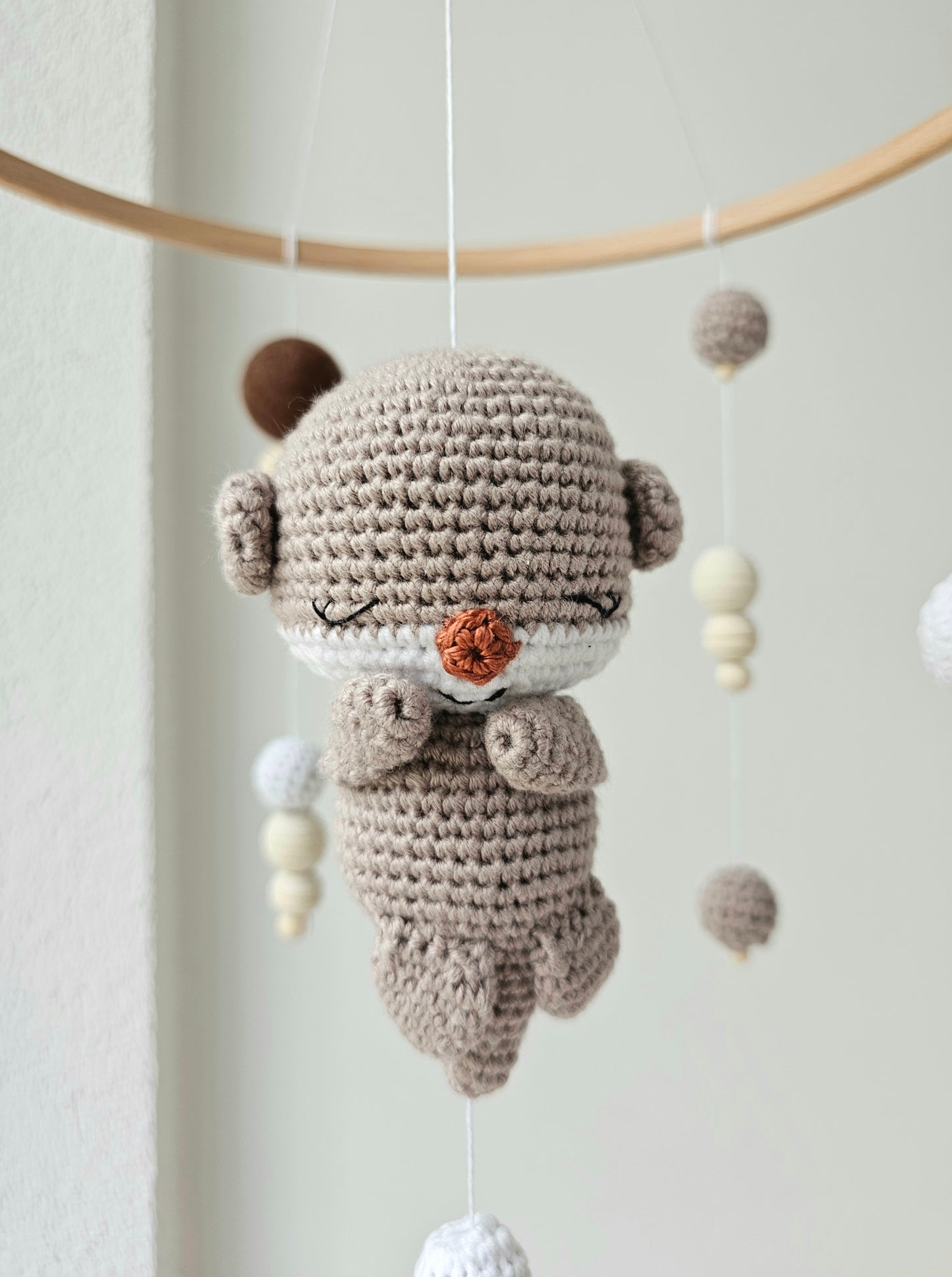 Baby Mobile Häkelliebe Otter dunkelbraun